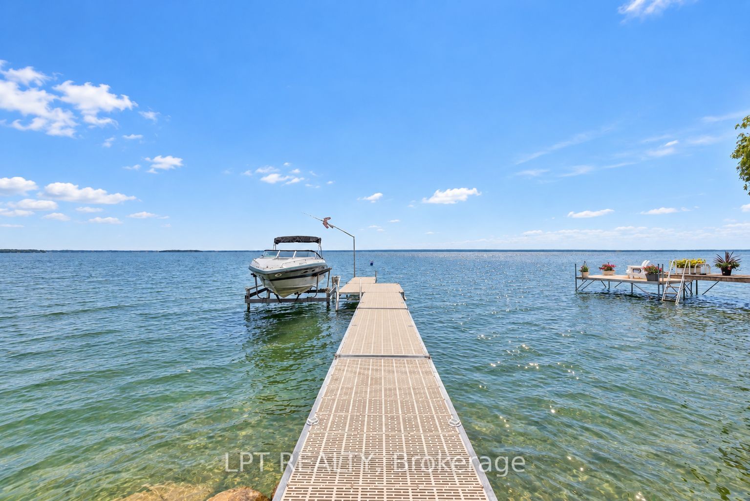 427 Lake Drive E Property Photo 41