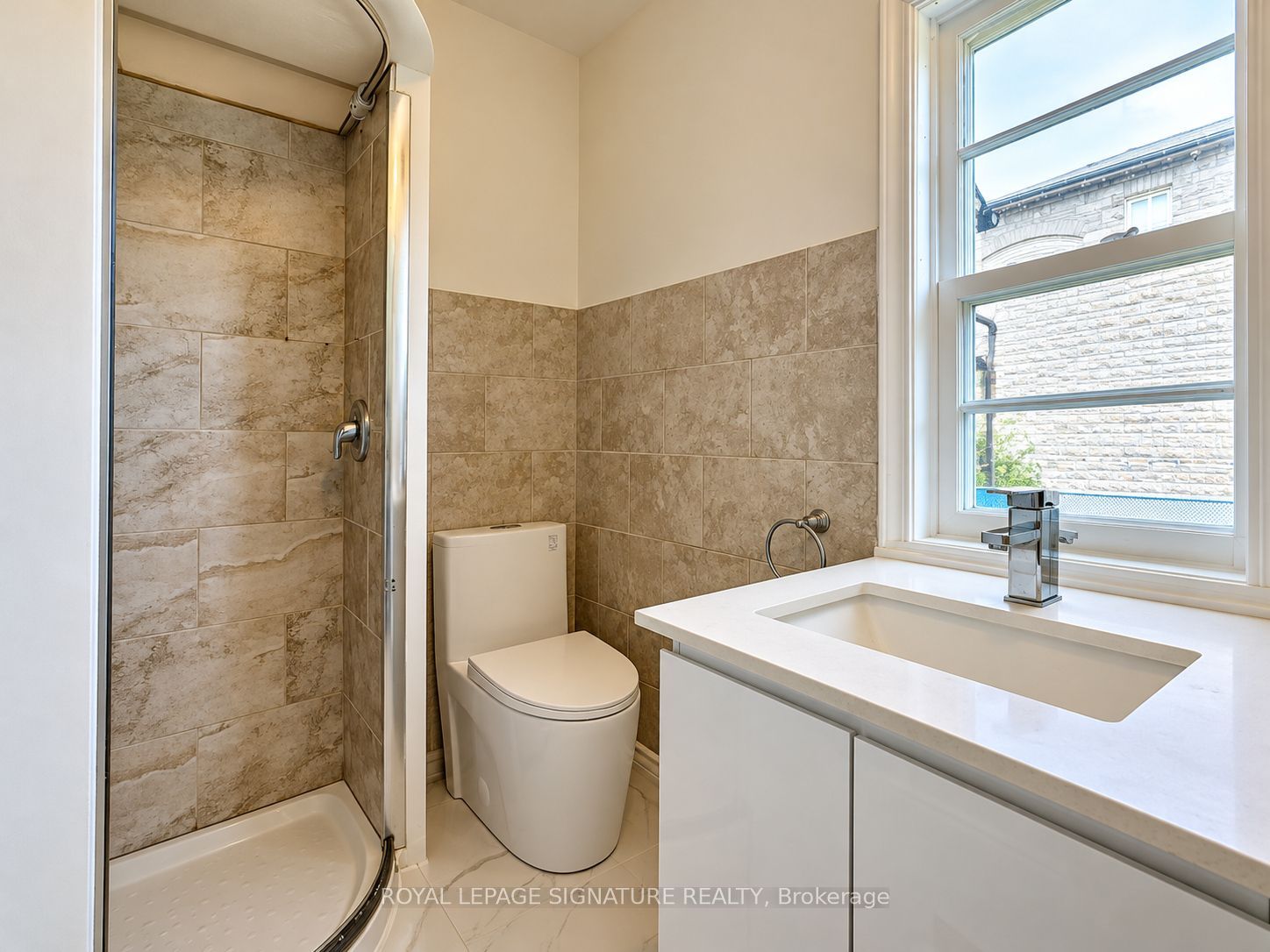 21 Yongeview Avenue Main Unit Property Photo 8