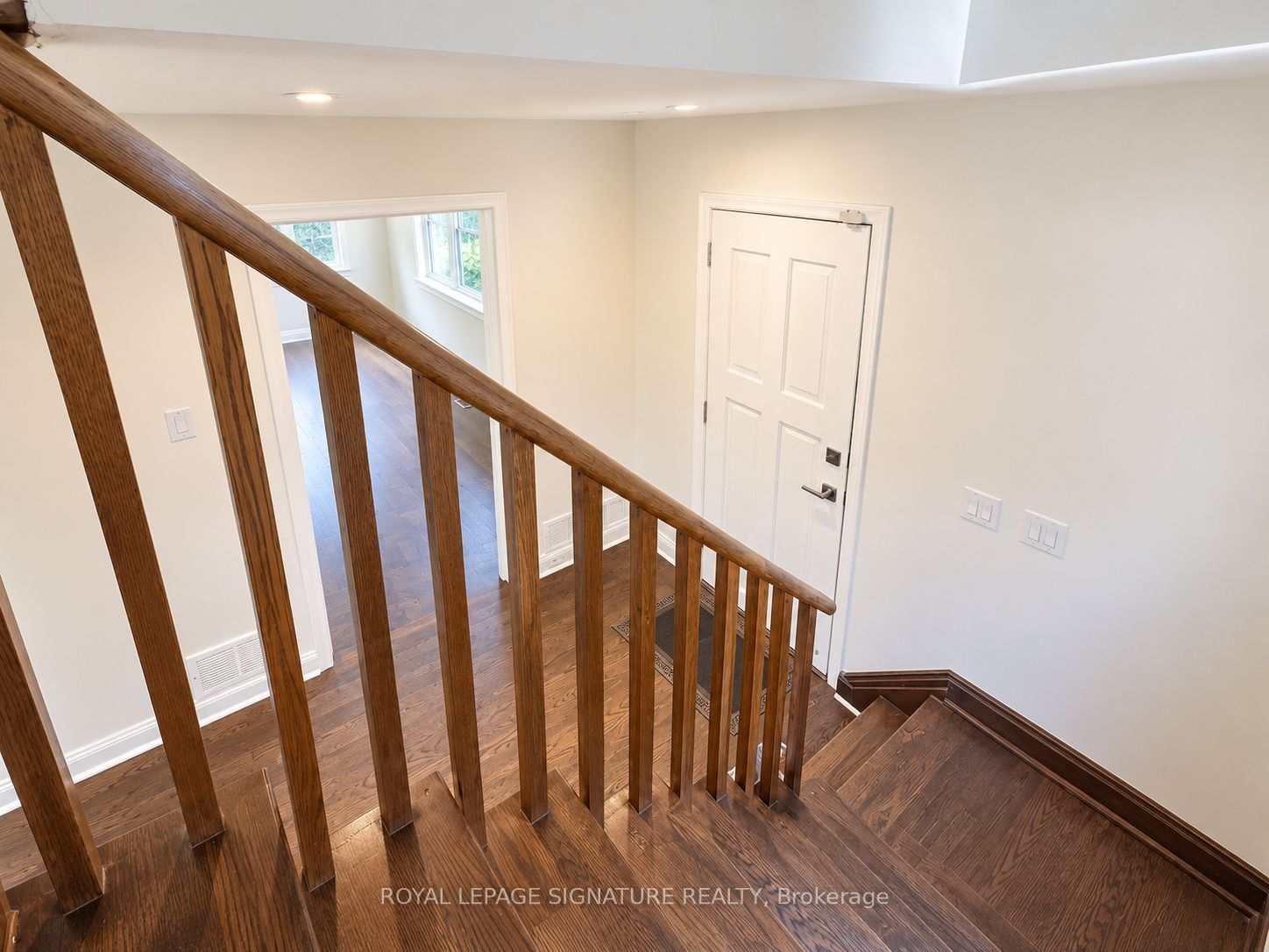 21 Yongeview Avenue Main Unit Property Photo 9