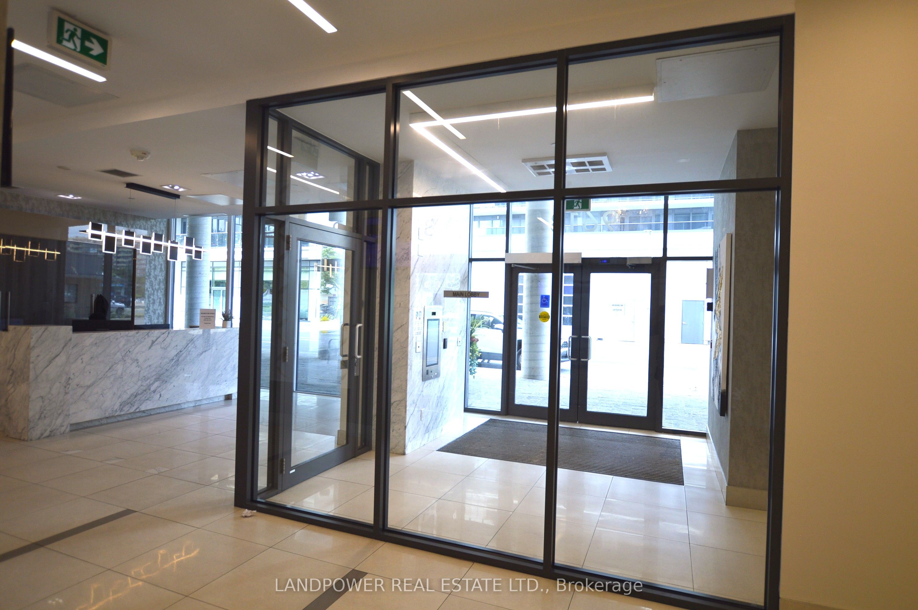 9618 Yonge Street 220 Property Photo 4