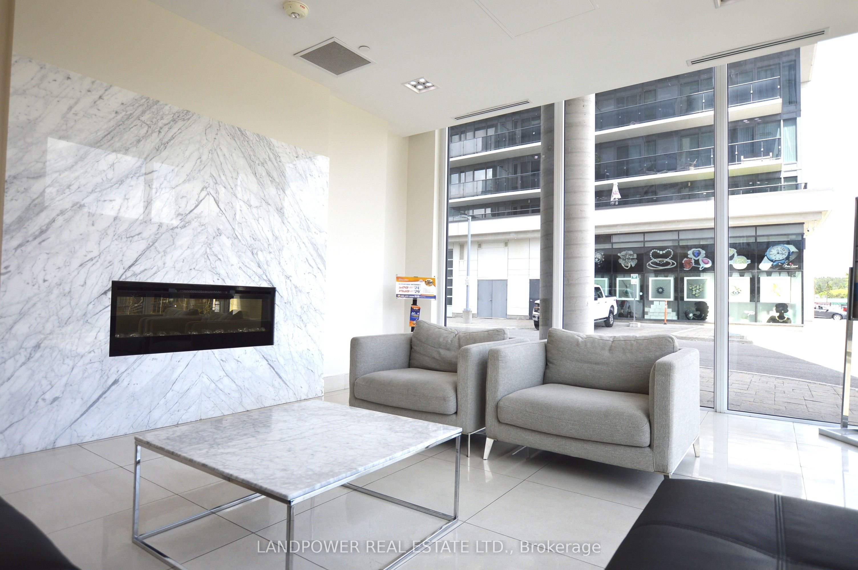 9618 Yonge Street 220 Property Photo 5