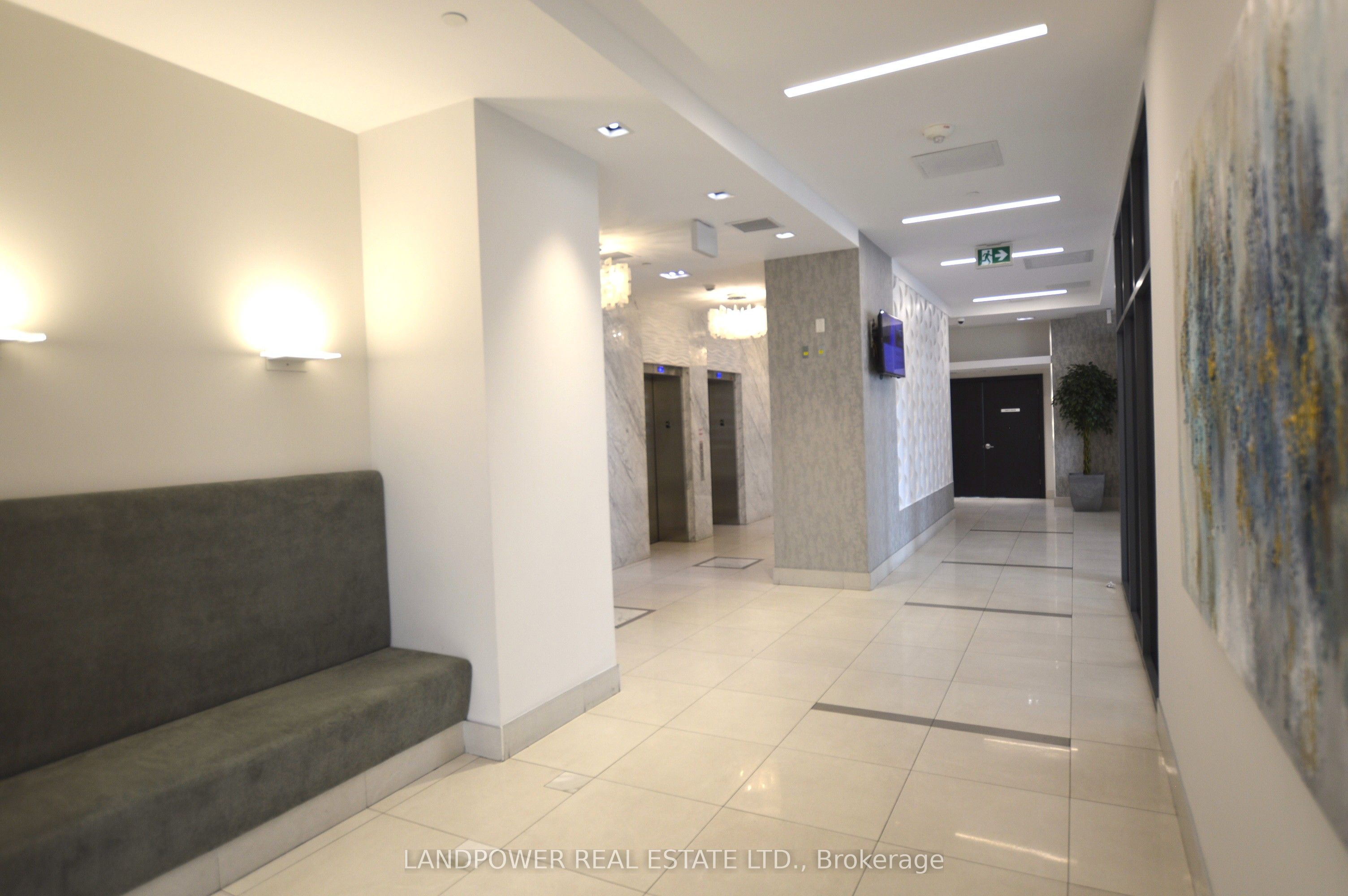 9618 Yonge Street 220 Property Photo 7