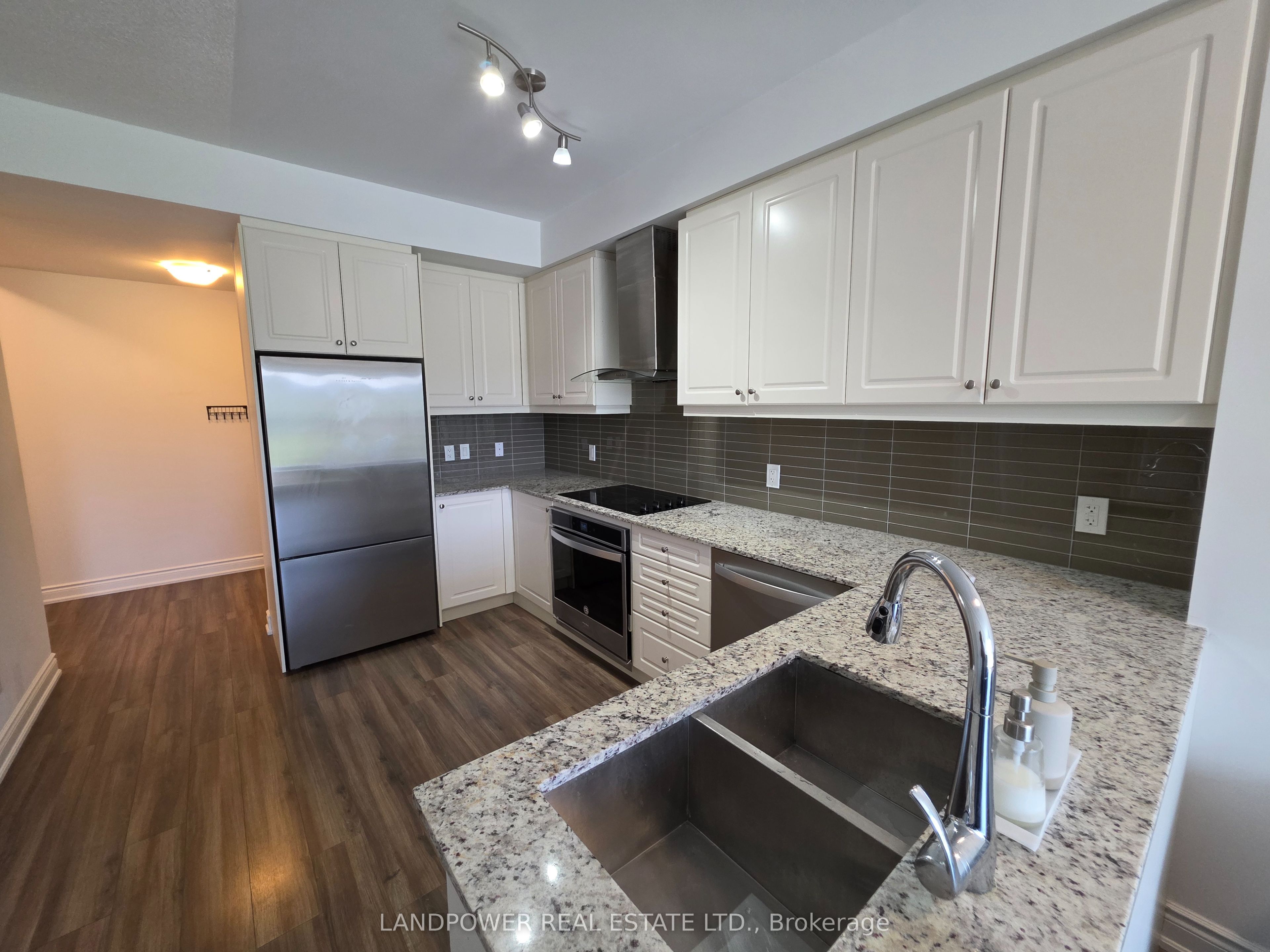 9618 Yonge Street 220 Property Photo 12