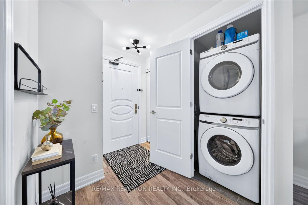 9075 Jane Street 802 Property Photo 10