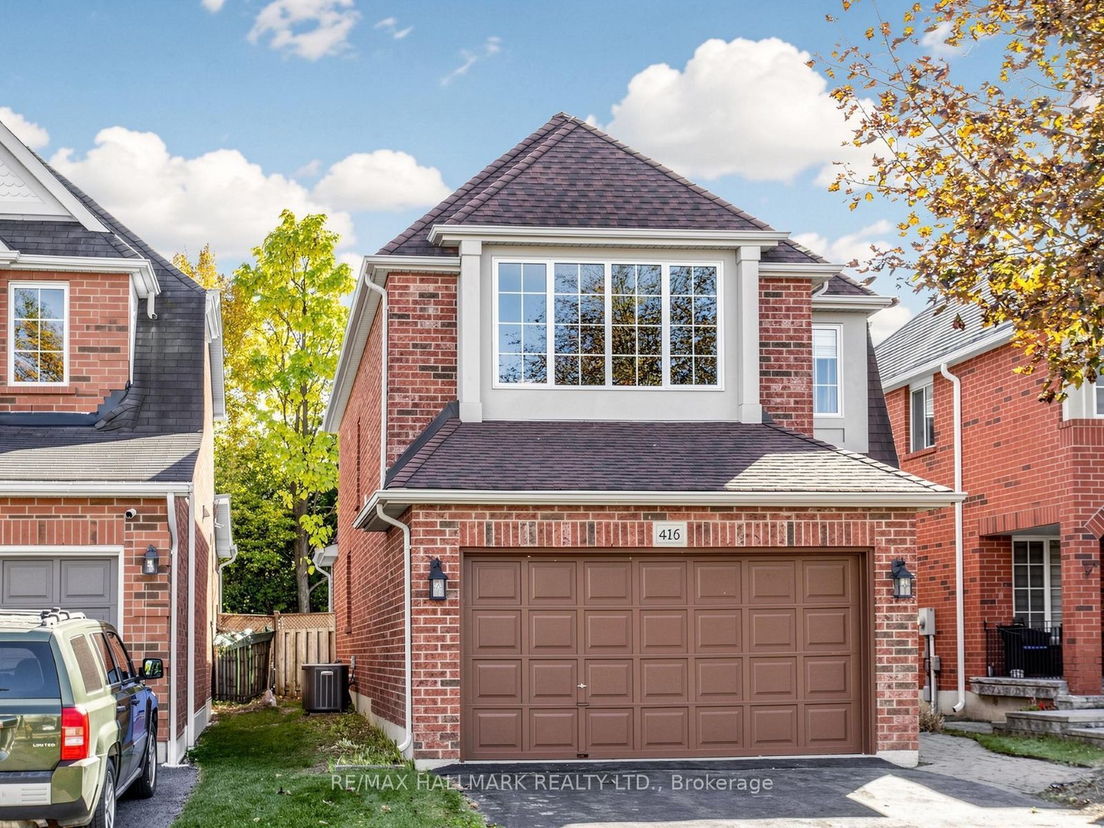 416 Heddle Crescent Property Photo 1