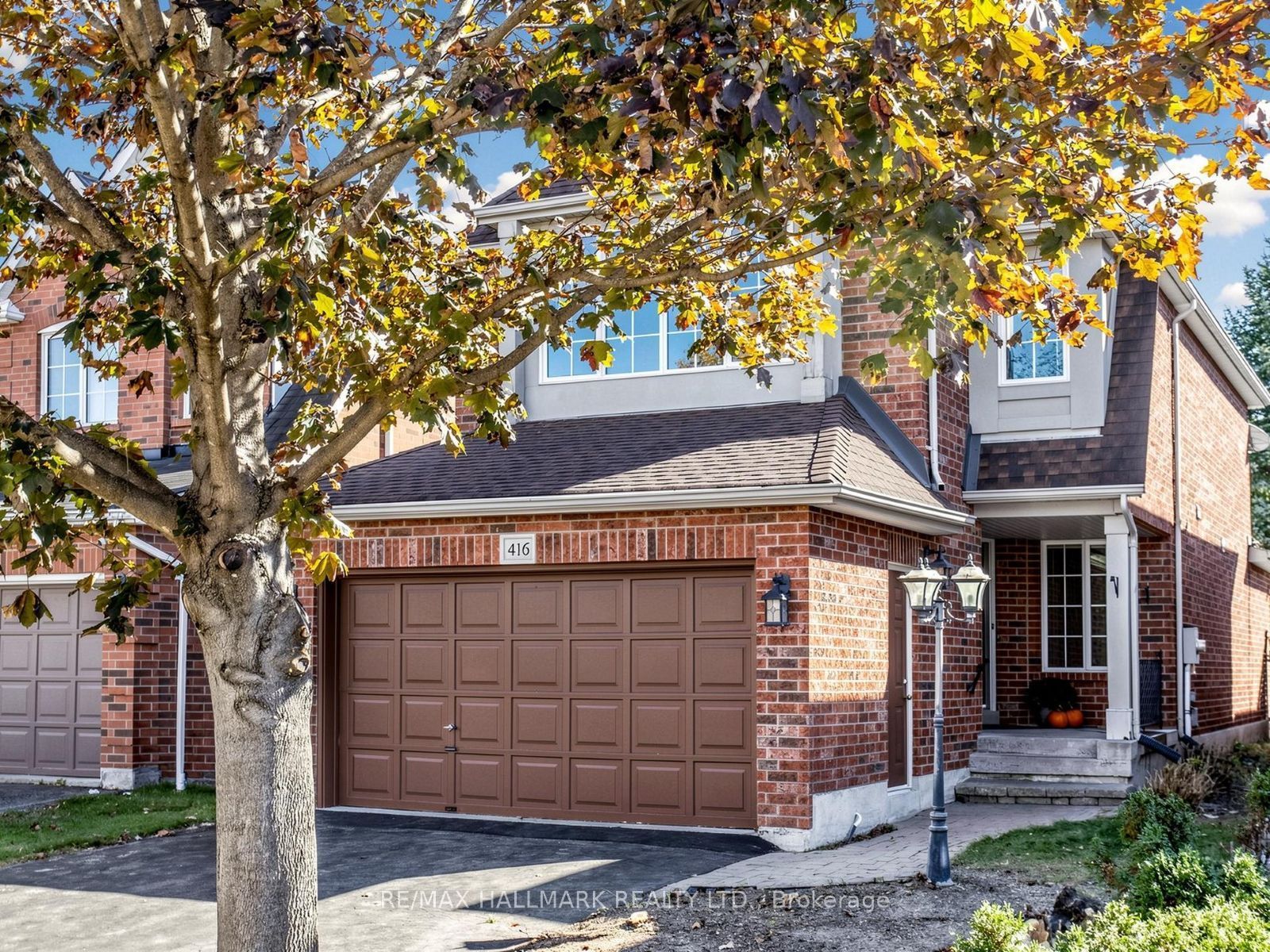416 Heddle Crescent Property Photo 2