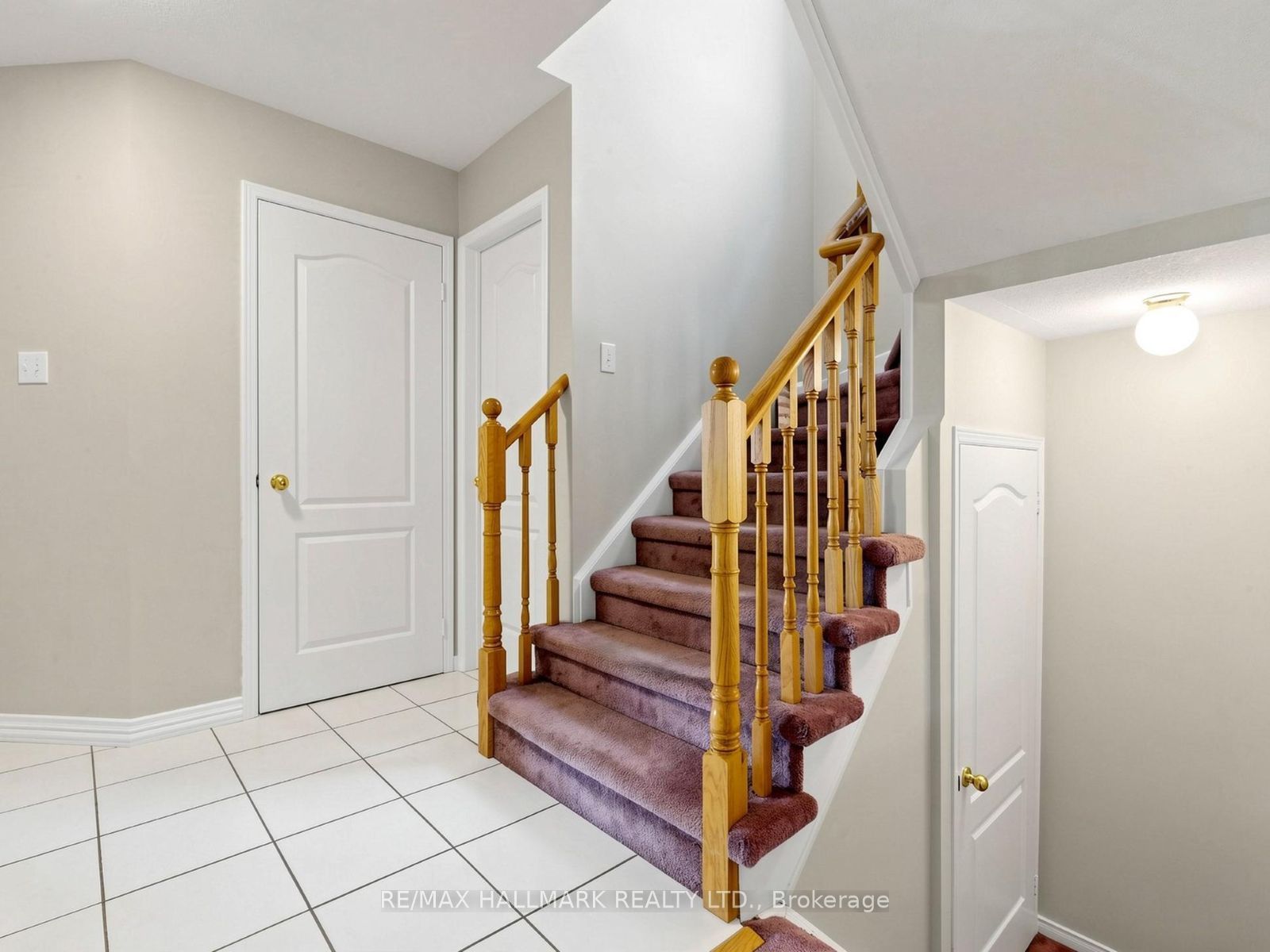 416 Heddle Crescent Property Photo 5