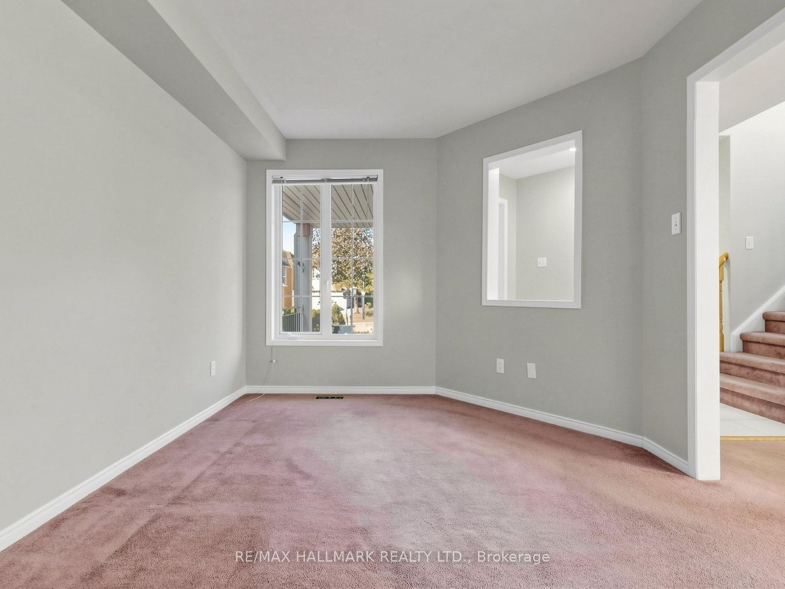 416 Heddle Crescent Property Photo 7