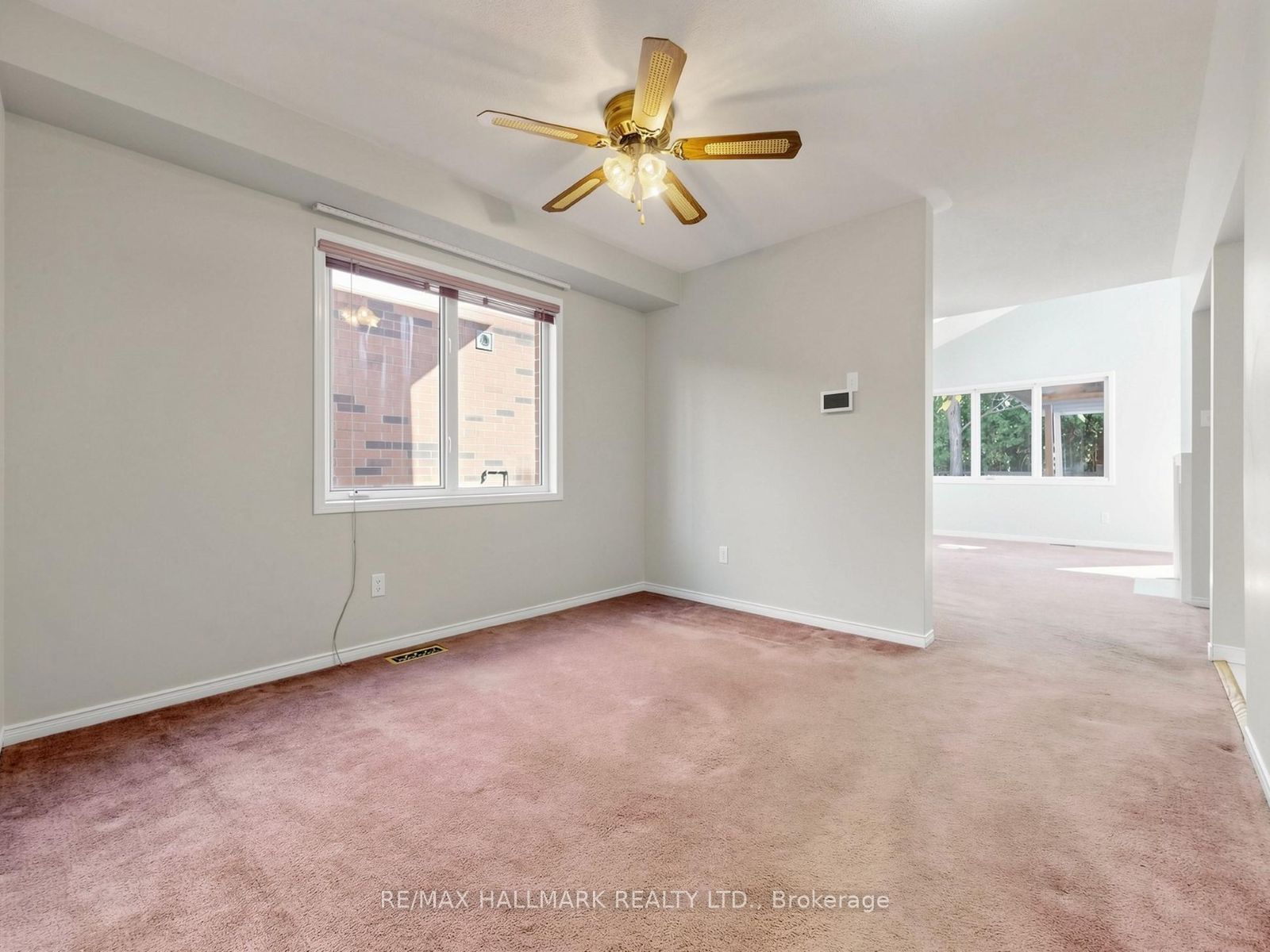 416 Heddle Crescent Property Photo 9