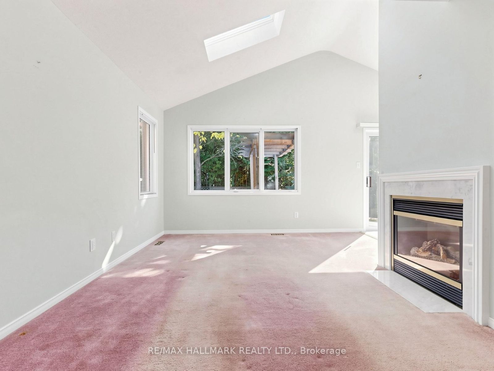 416 Heddle Crescent Property Photo 12