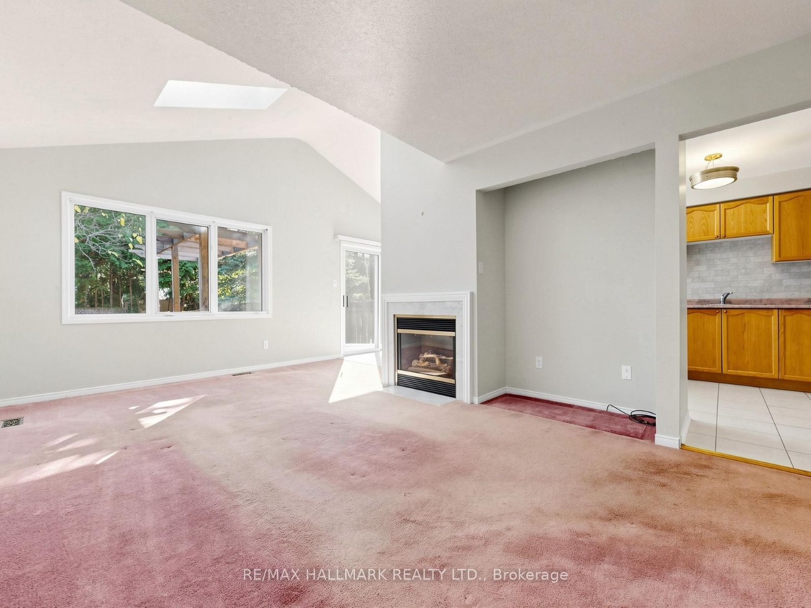 416 Heddle Crescent Property Photo 14
