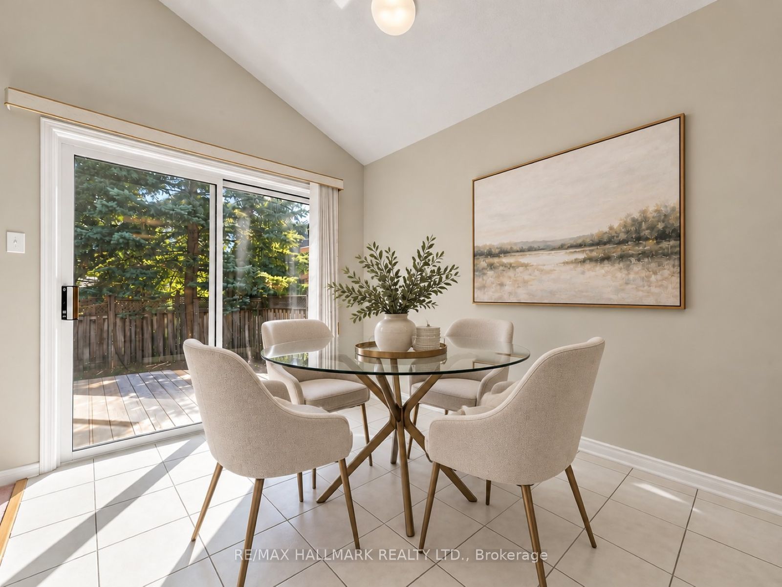416 Heddle Crescent Property Photo 15