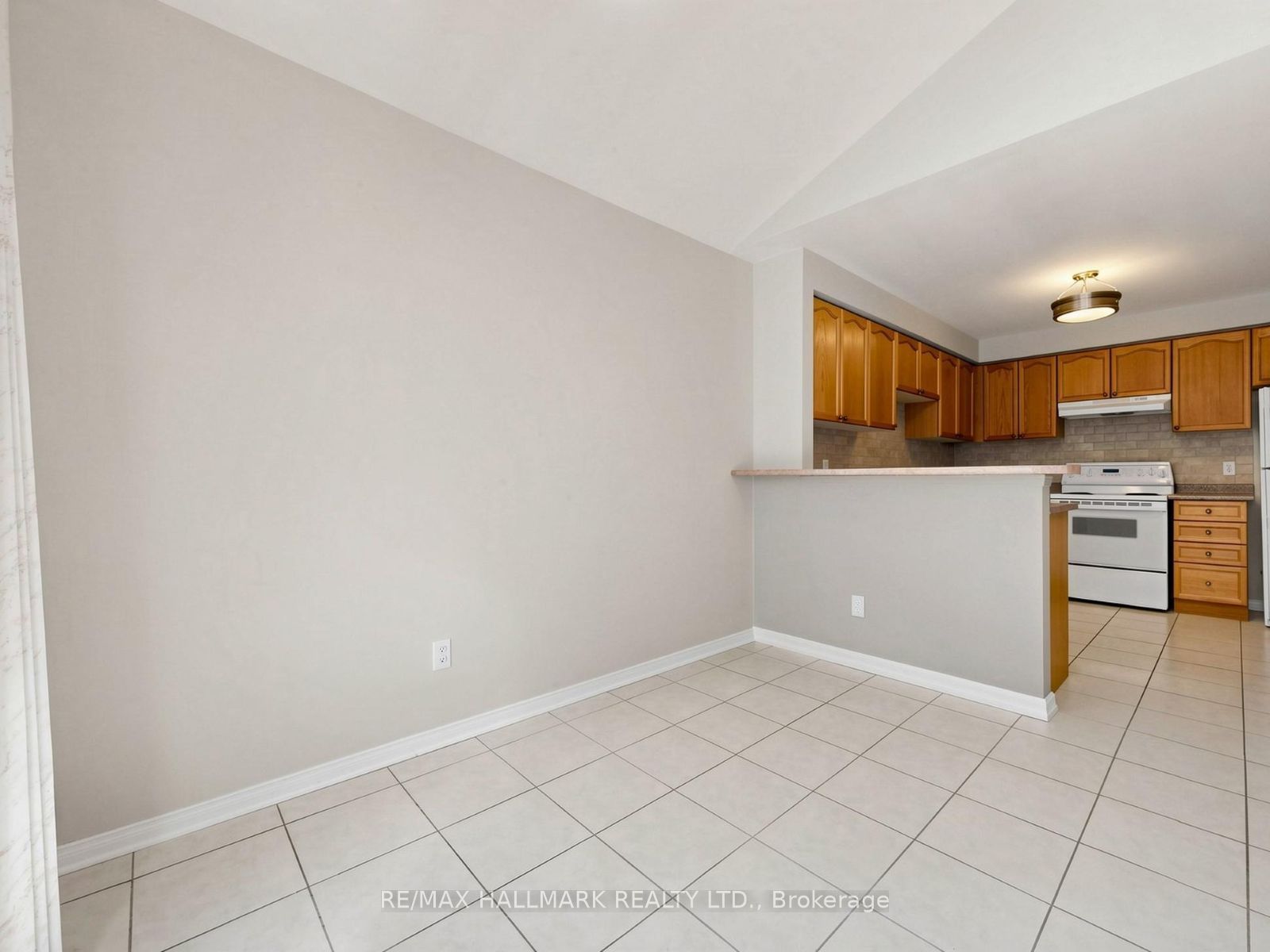 416 Heddle Crescent Property Photo 18