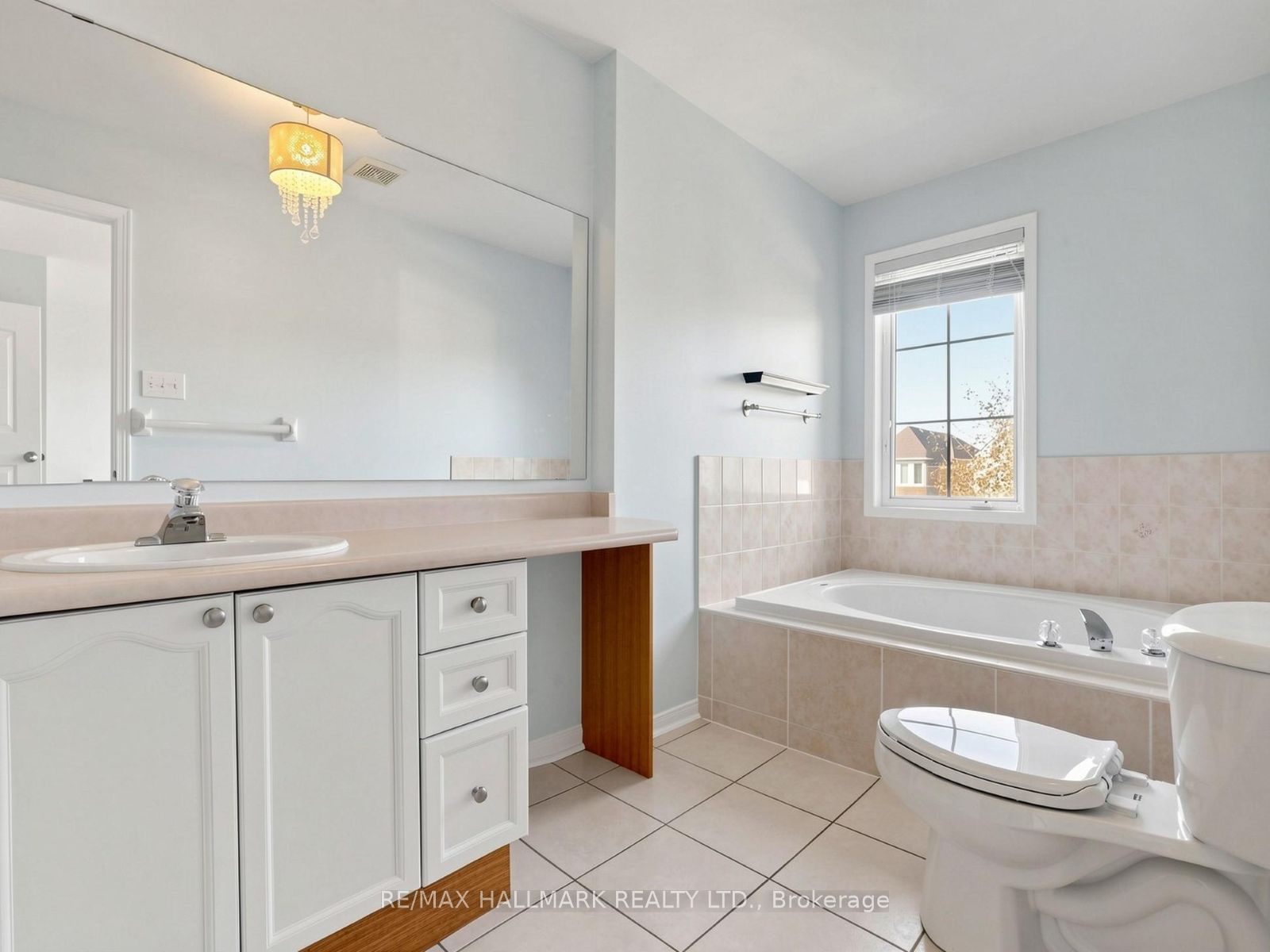 416 Heddle Crescent Property Photo 24