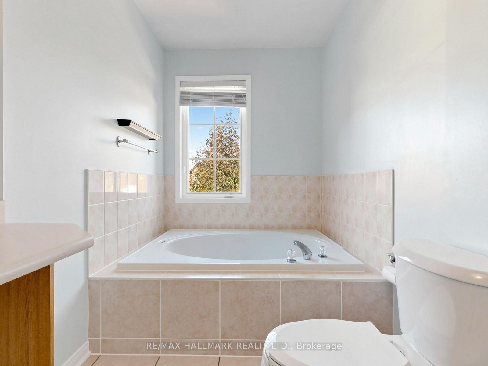 416 Heddle Crescent Property Photo 25