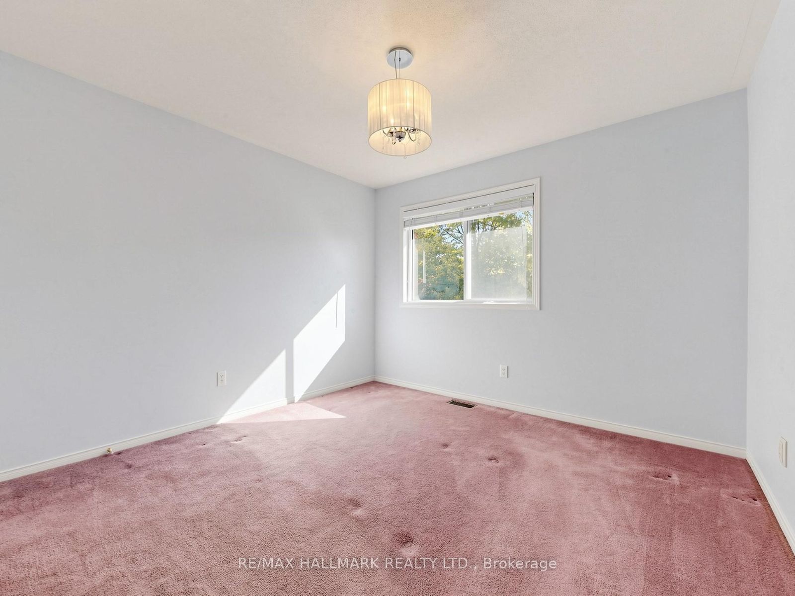 416 Heddle Crescent Property Photo 28