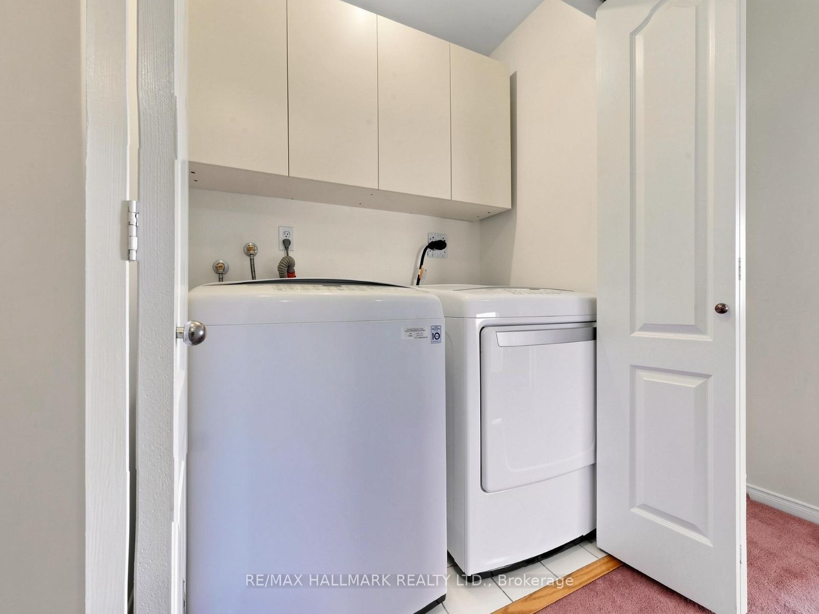 416 Heddle Crescent Property Photo 32