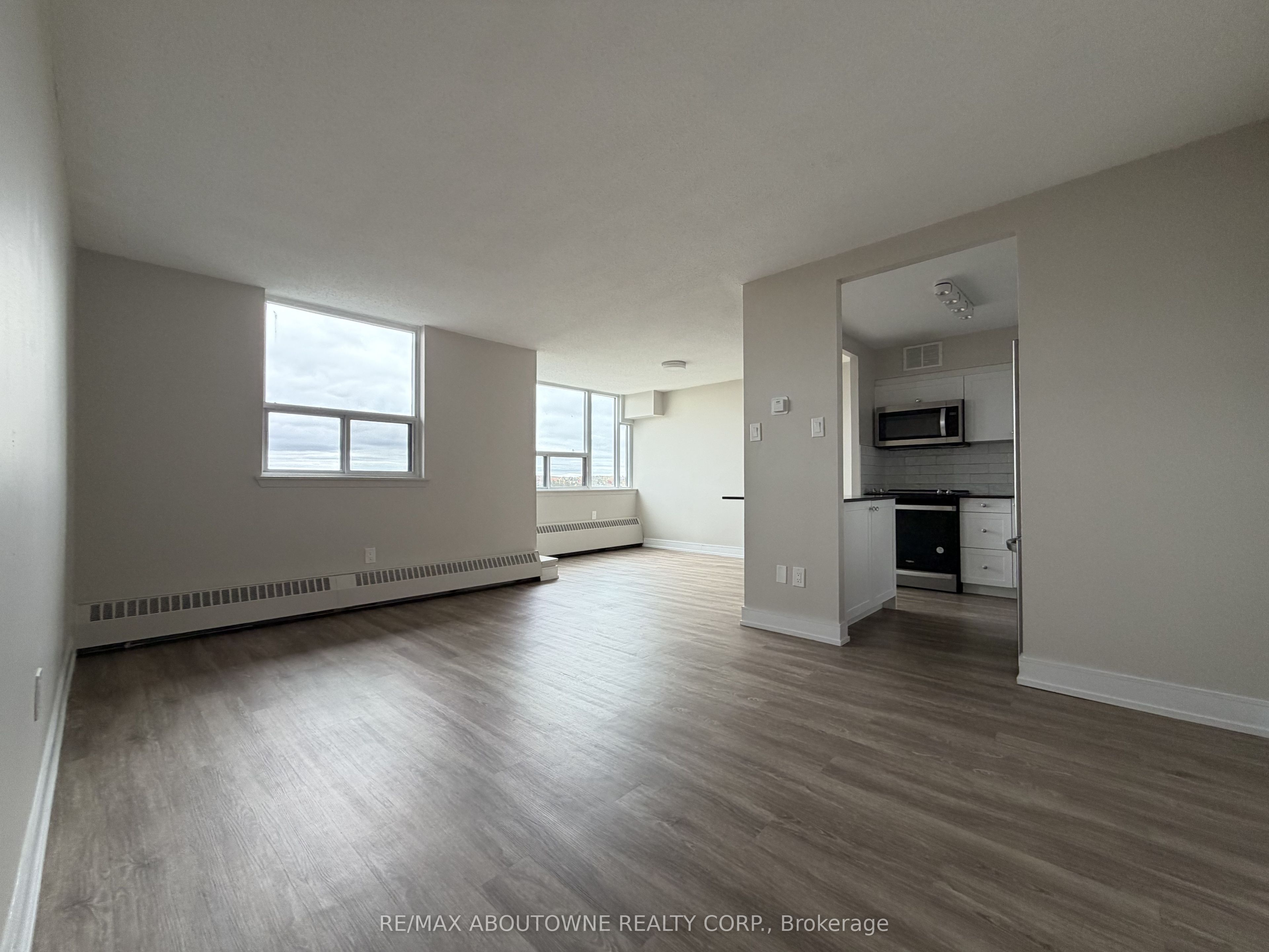 147 Wellington Street W 716 Property Photo 2