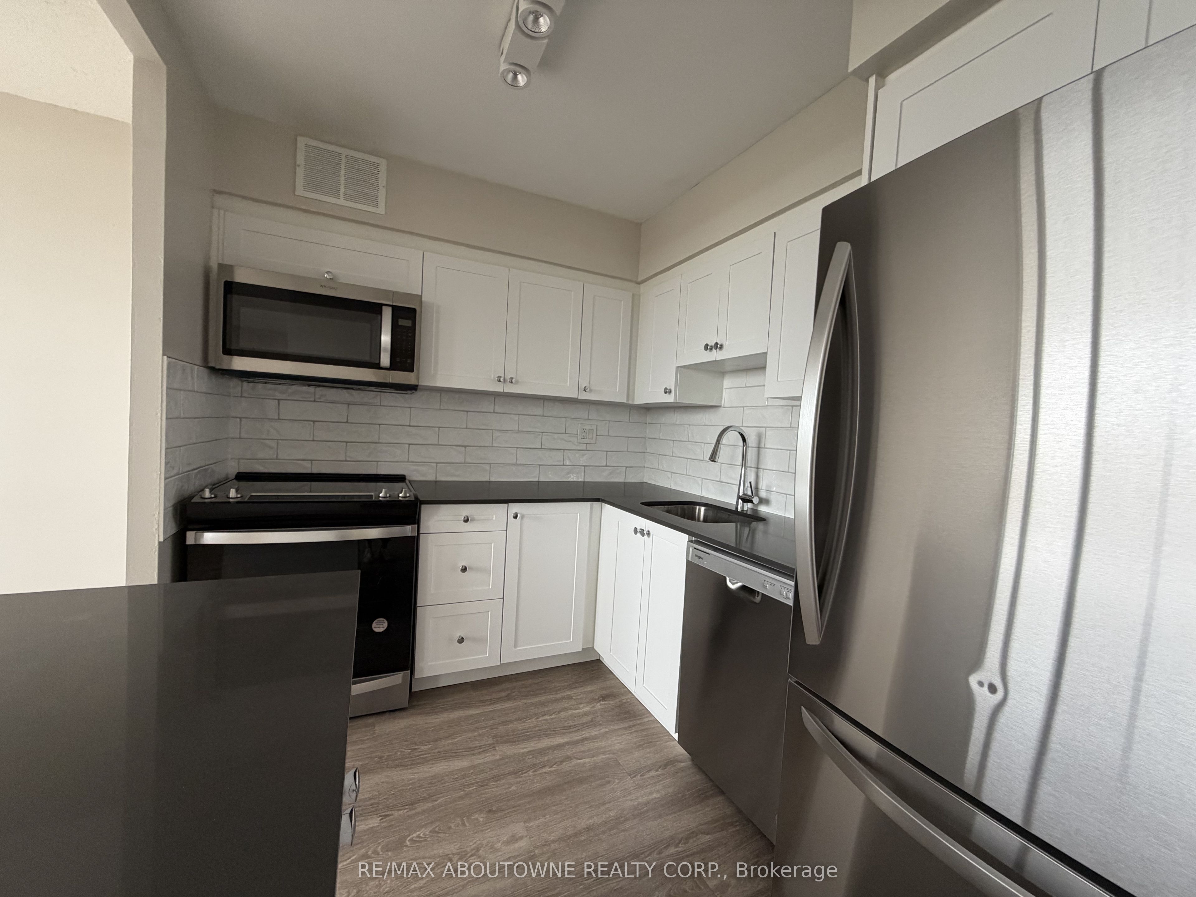 147 Wellington Street W 716 Property Photo 3