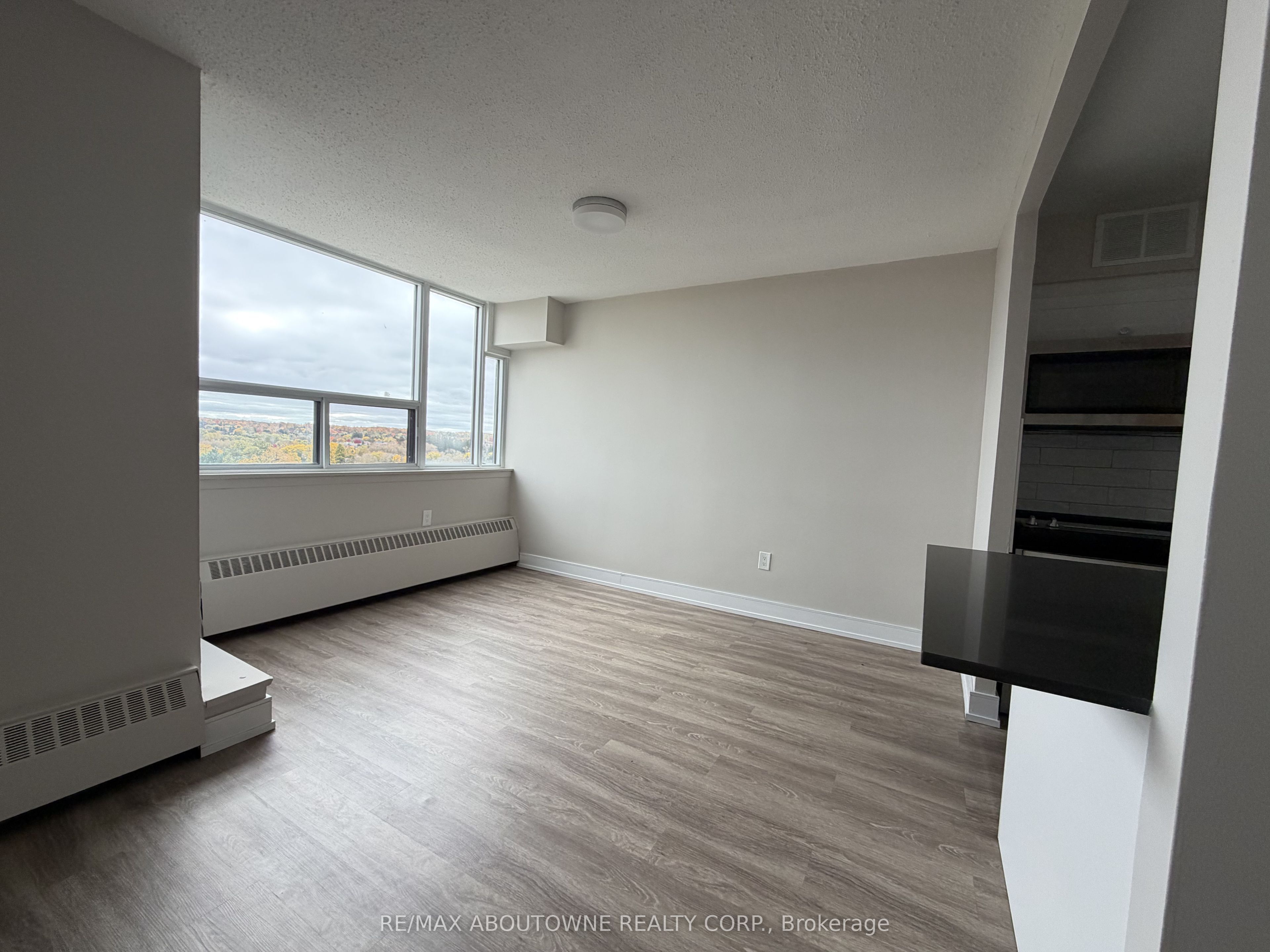 147 Wellington Street W 716 Property Photo 4
