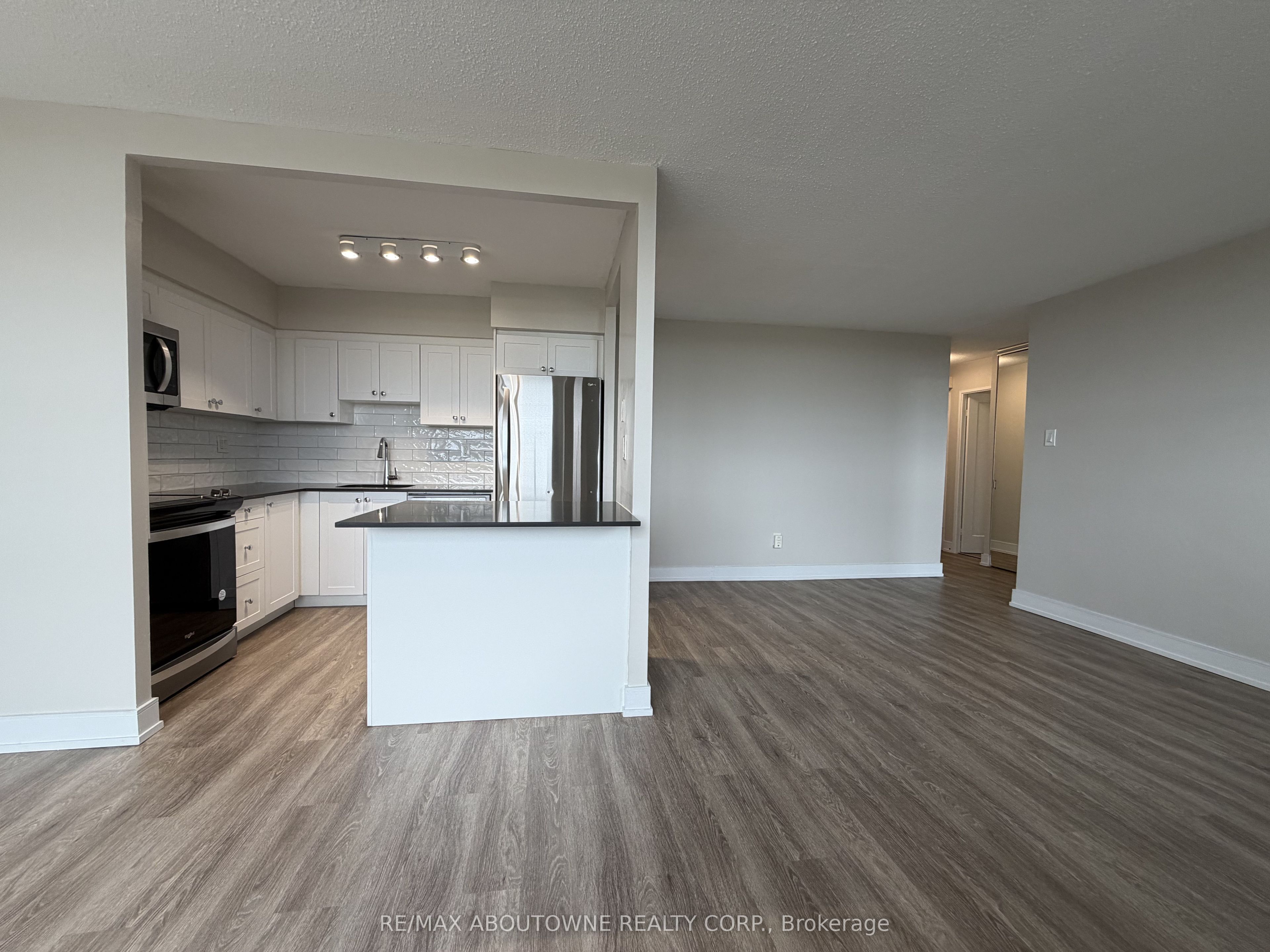 147 Wellington Street W 716 Property Photo 6