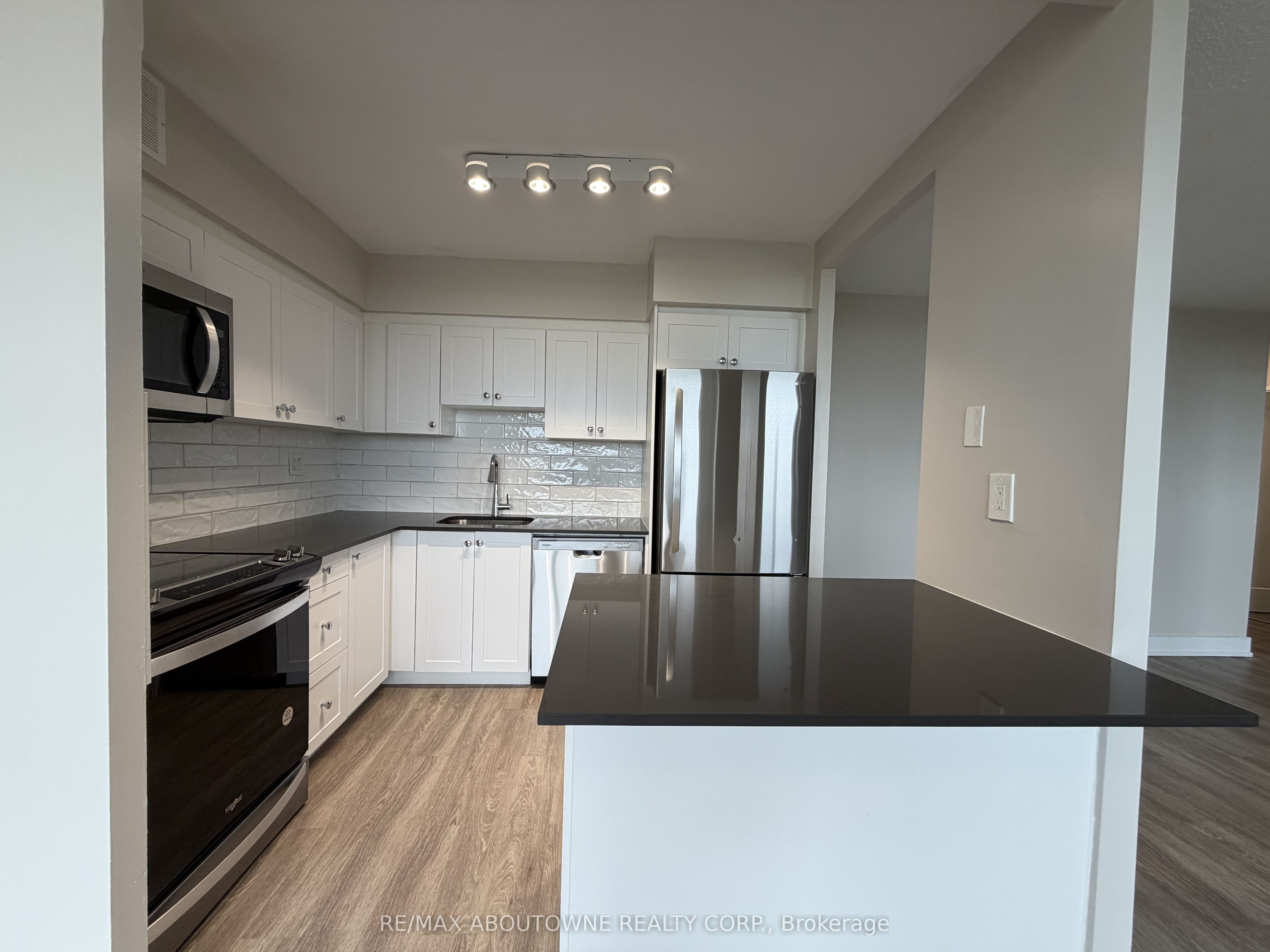 147 Wellington Street W 716 Property Photo 7