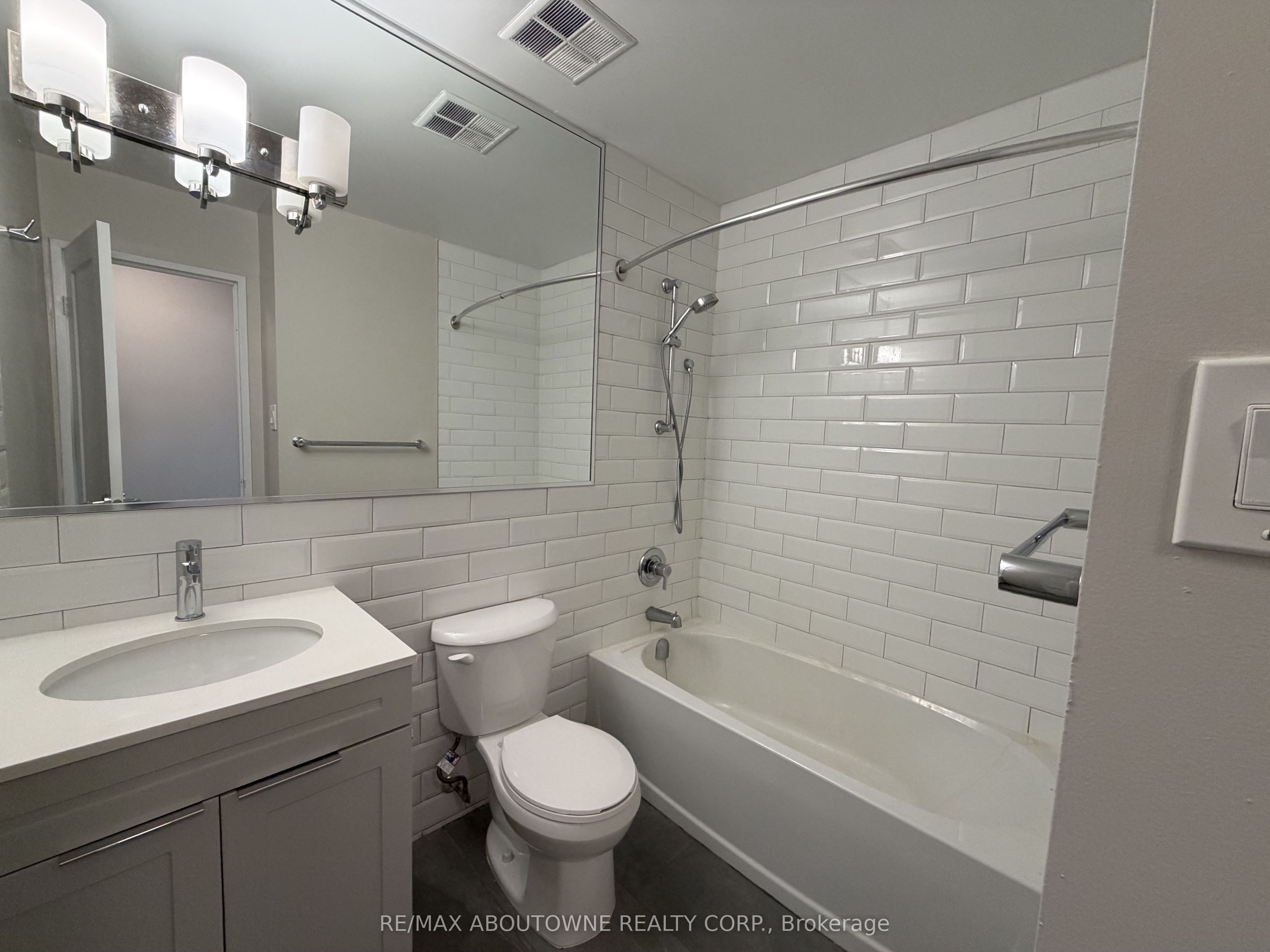 147 Wellington Street W 716 Property Photo 10