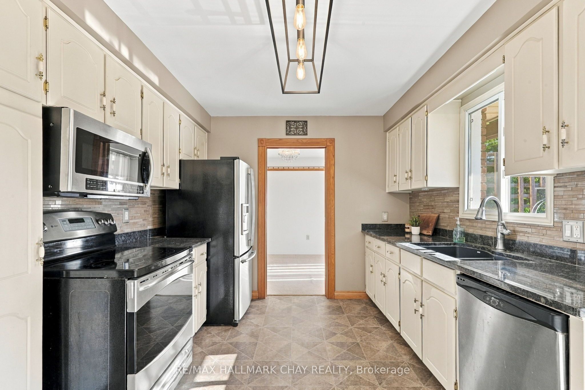 6815 4th Line Property Photo 8
