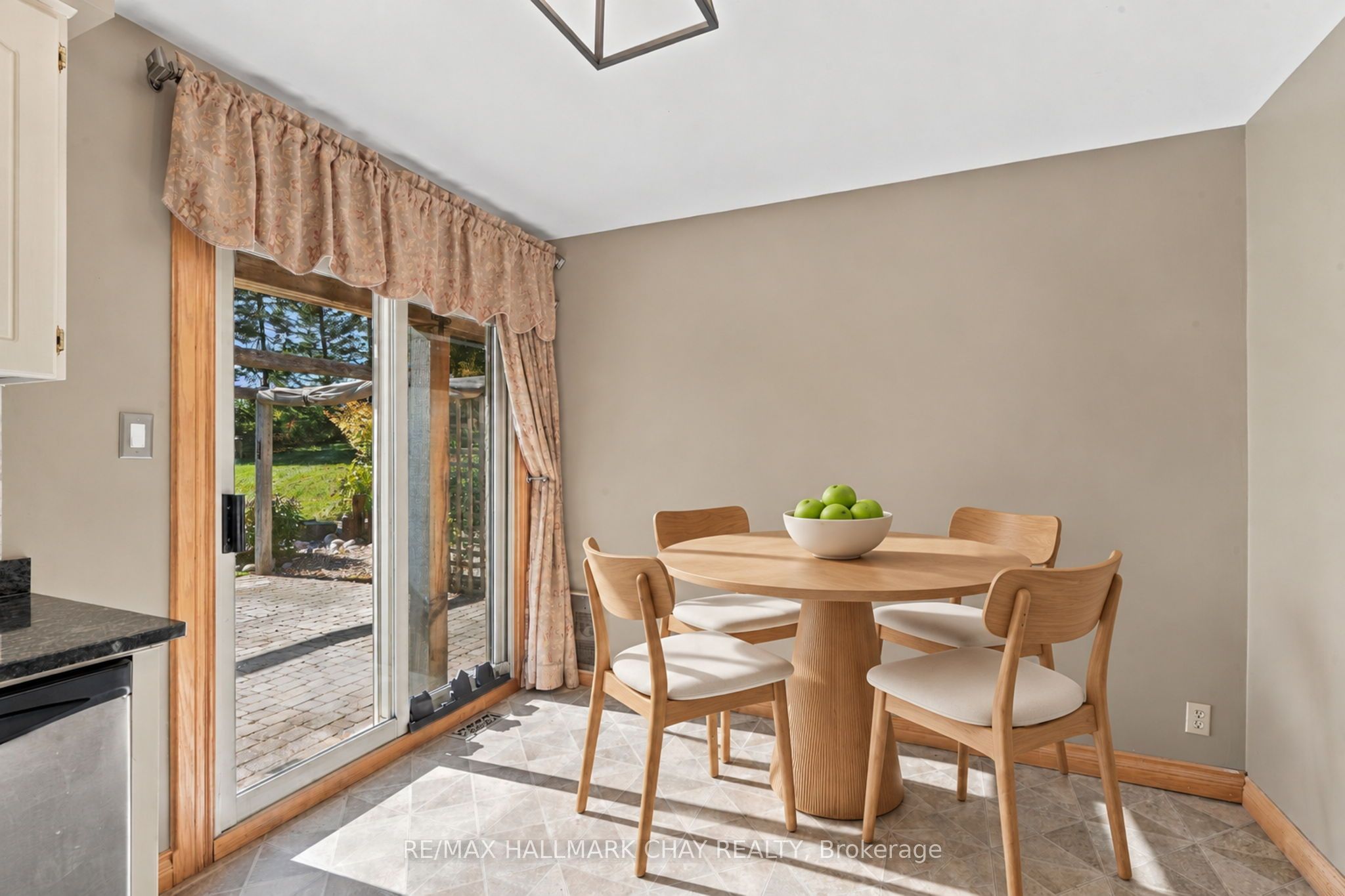 6815 4th Line Property Photo 14