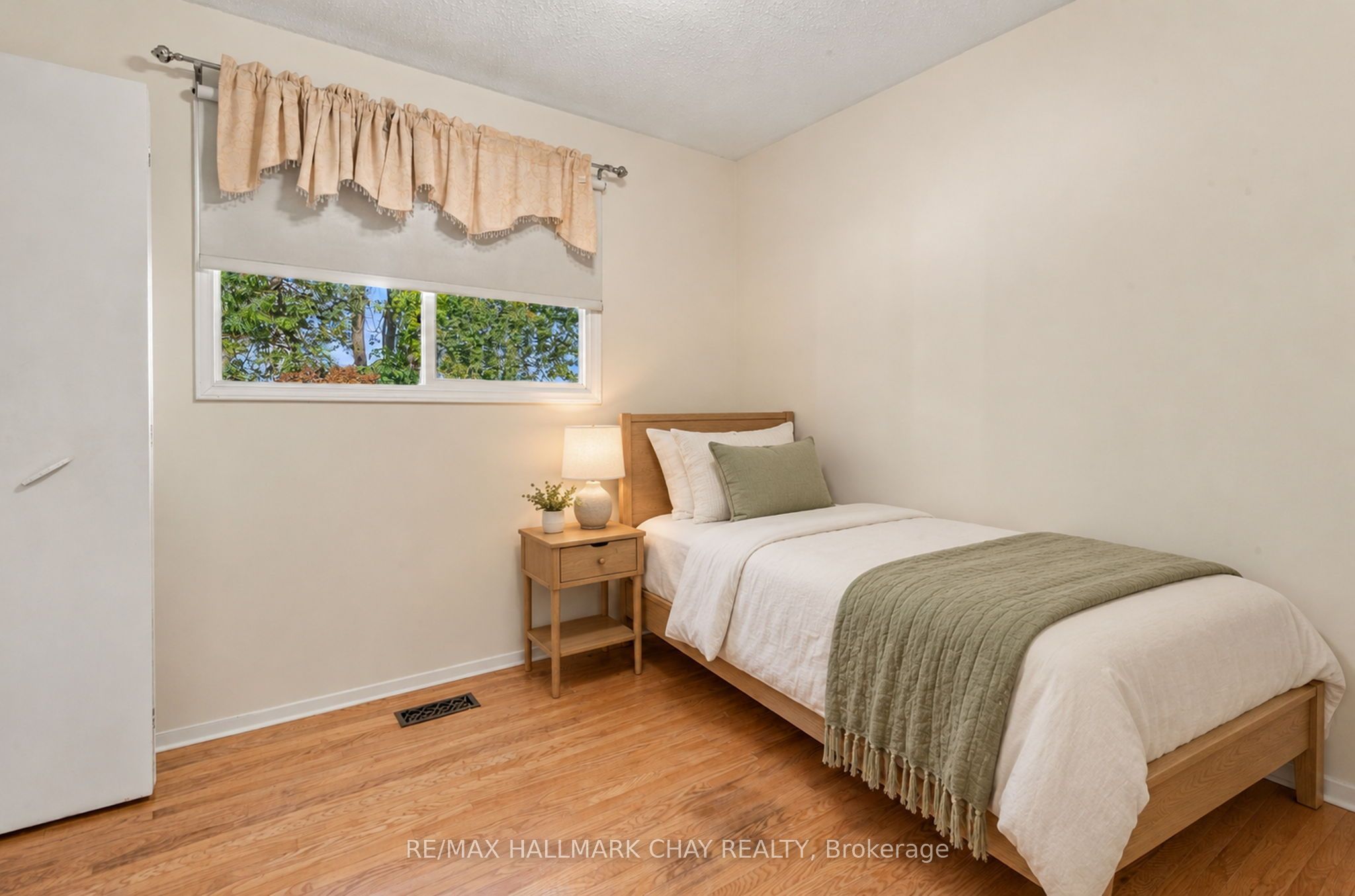 6815 4th Line Property Photo 22