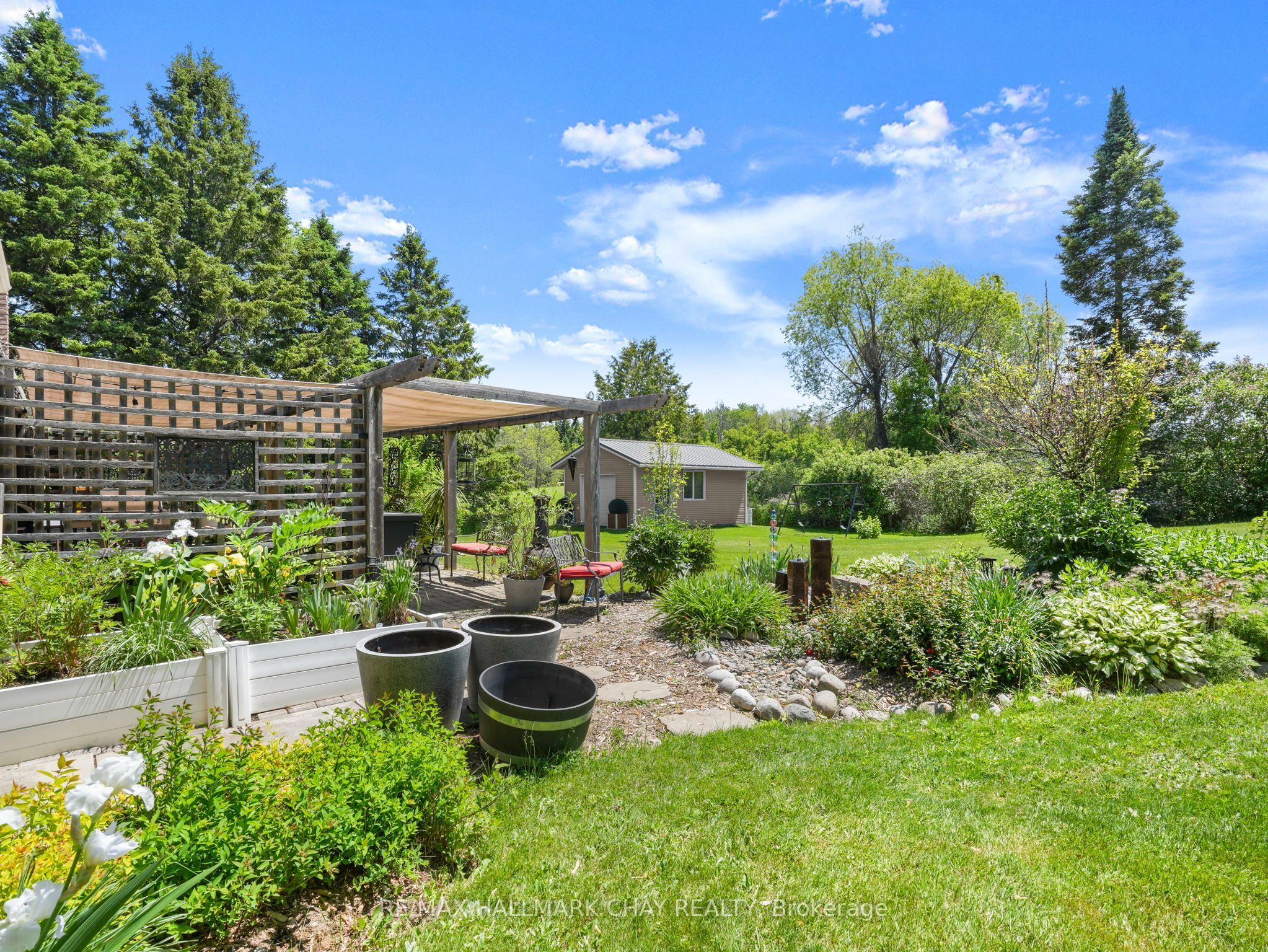 6815 4th Line Property Photo 47
