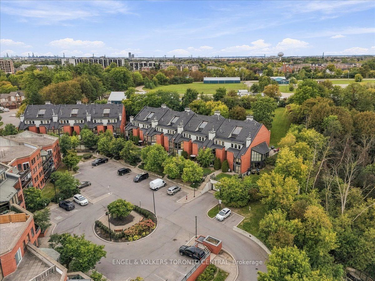 100 Arbors Lane TH18
