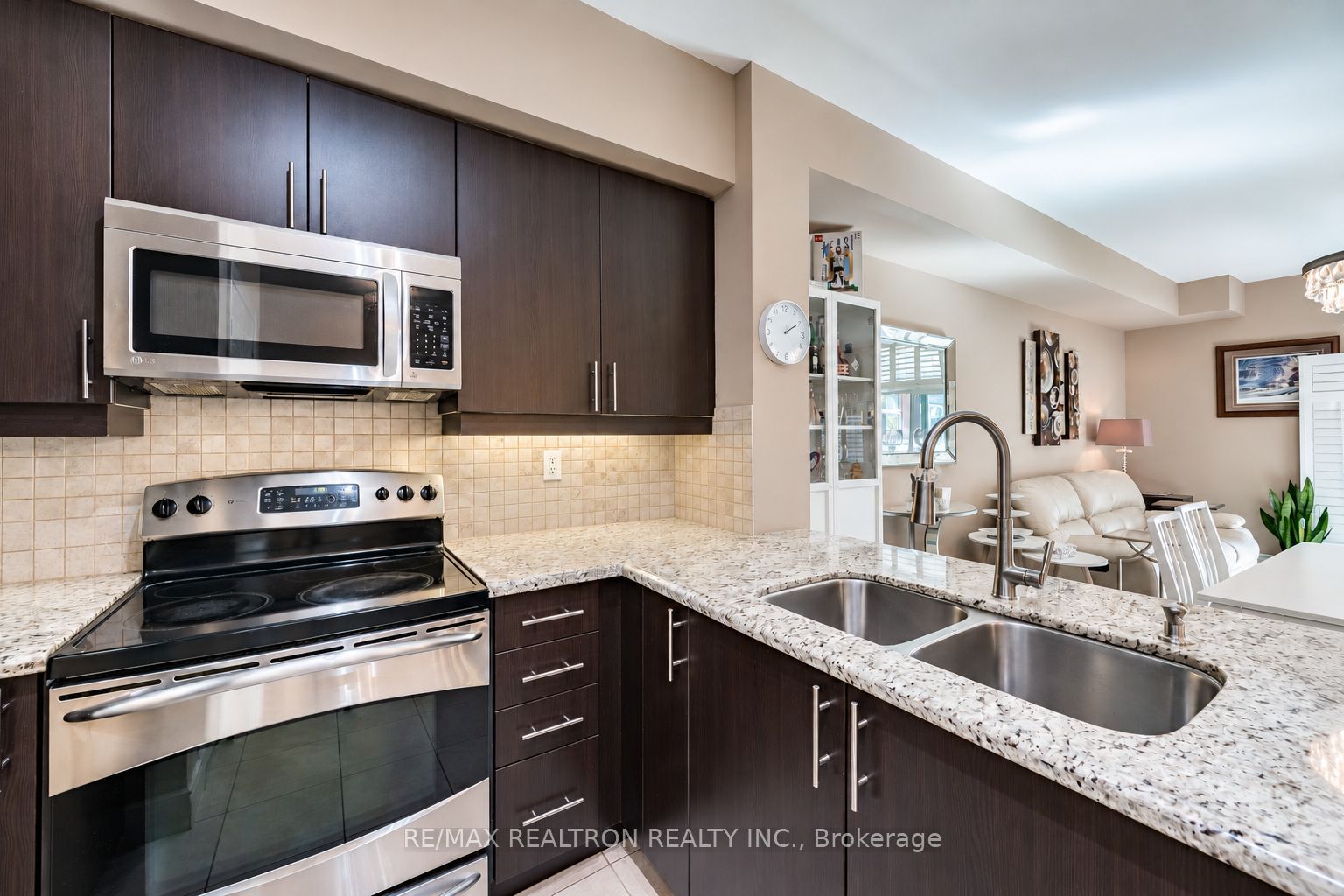 10211 Keele Street 234 Property Photo 11