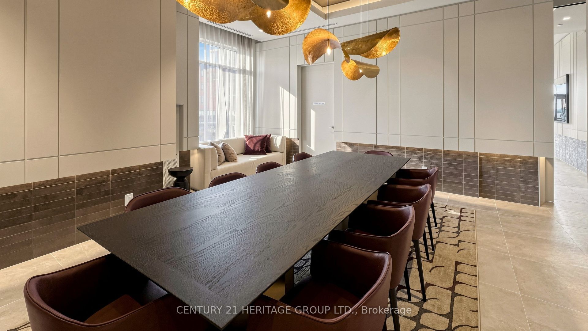 8888 Yonge Street 325 Property Photo 14