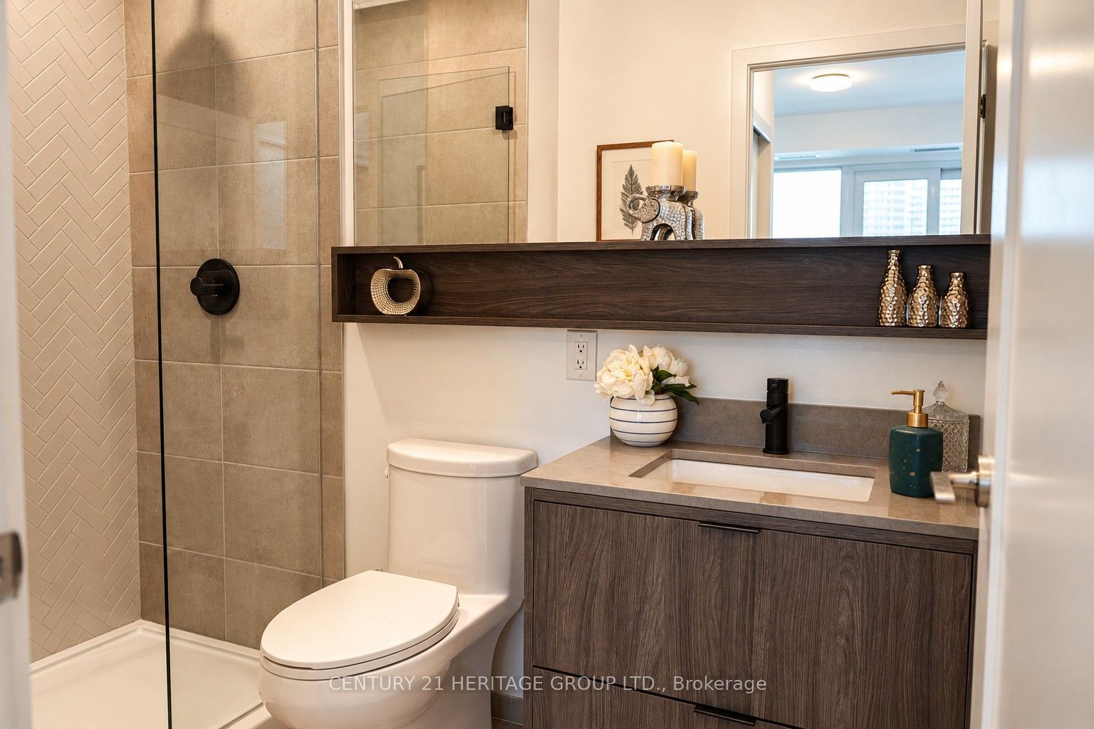 8888 Yonge Street 325 Property Photo 22