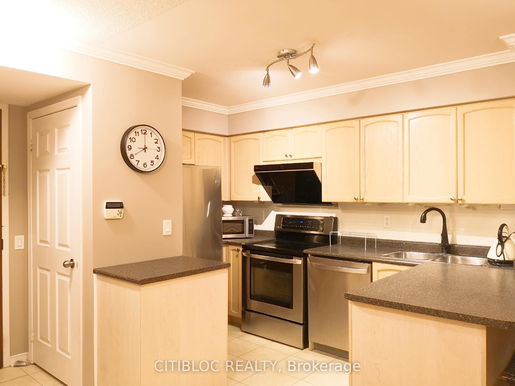 23 Oneida Crescent 708 Property Photo 1