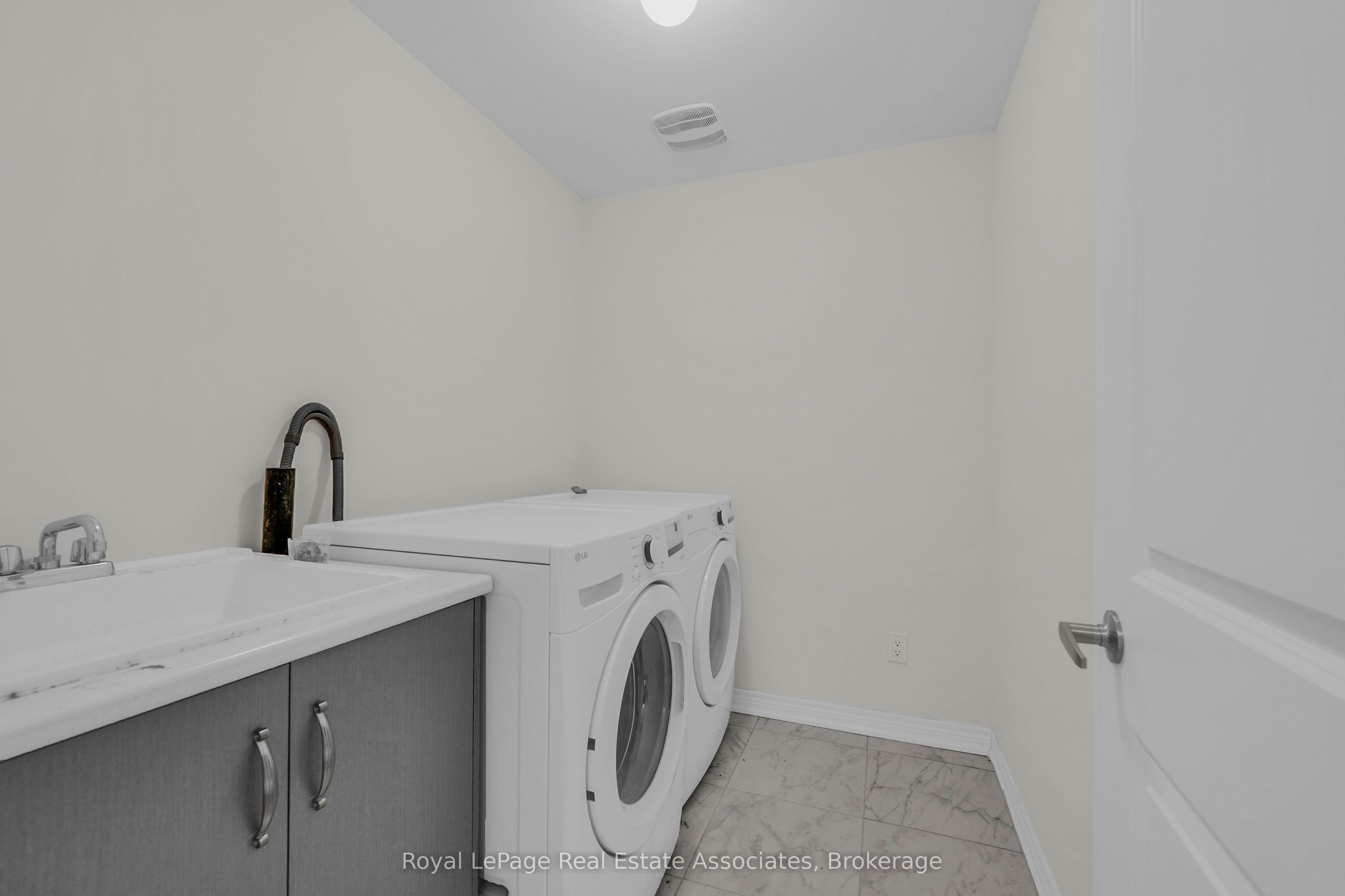 1418 Davis Loop Property Photo 40