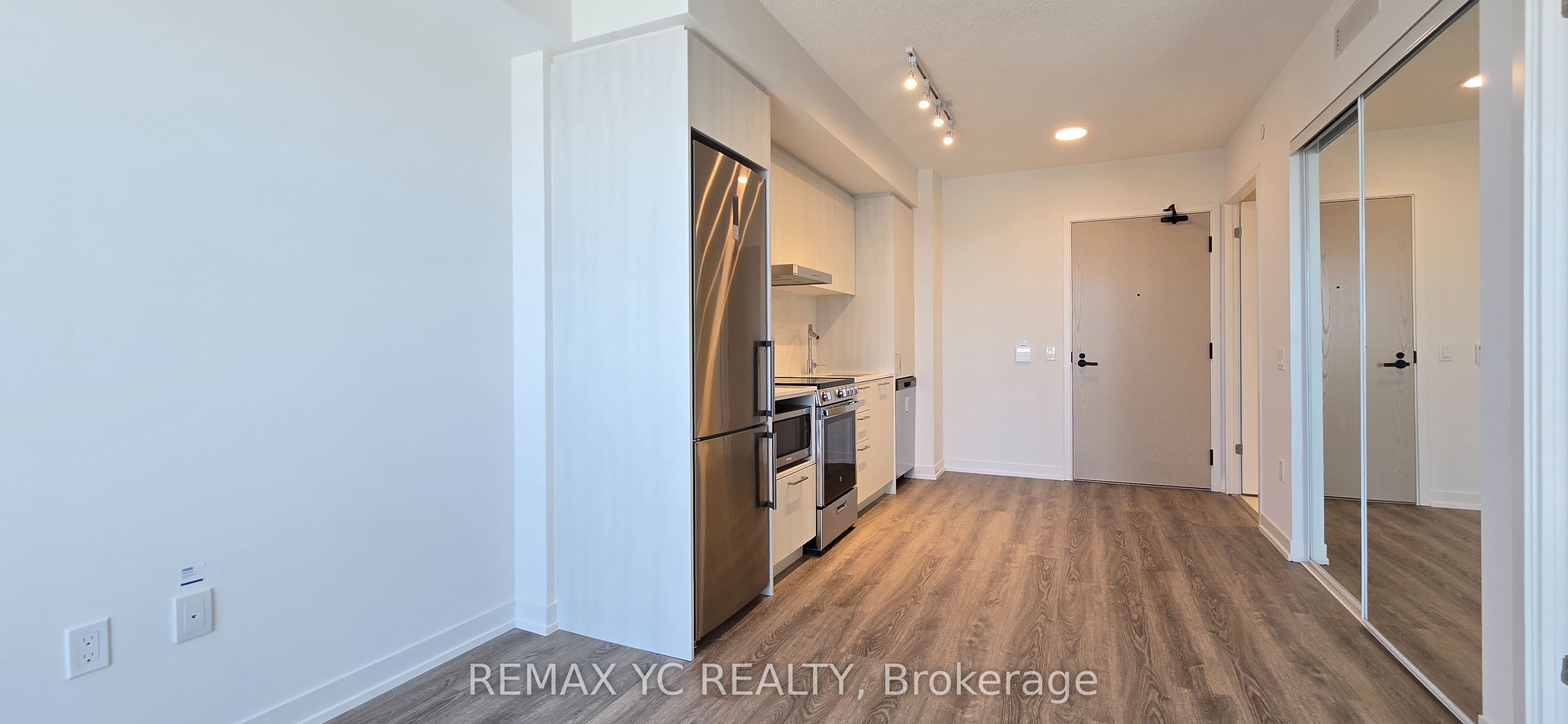 195 Commerce Street 2805 Property Photo 4