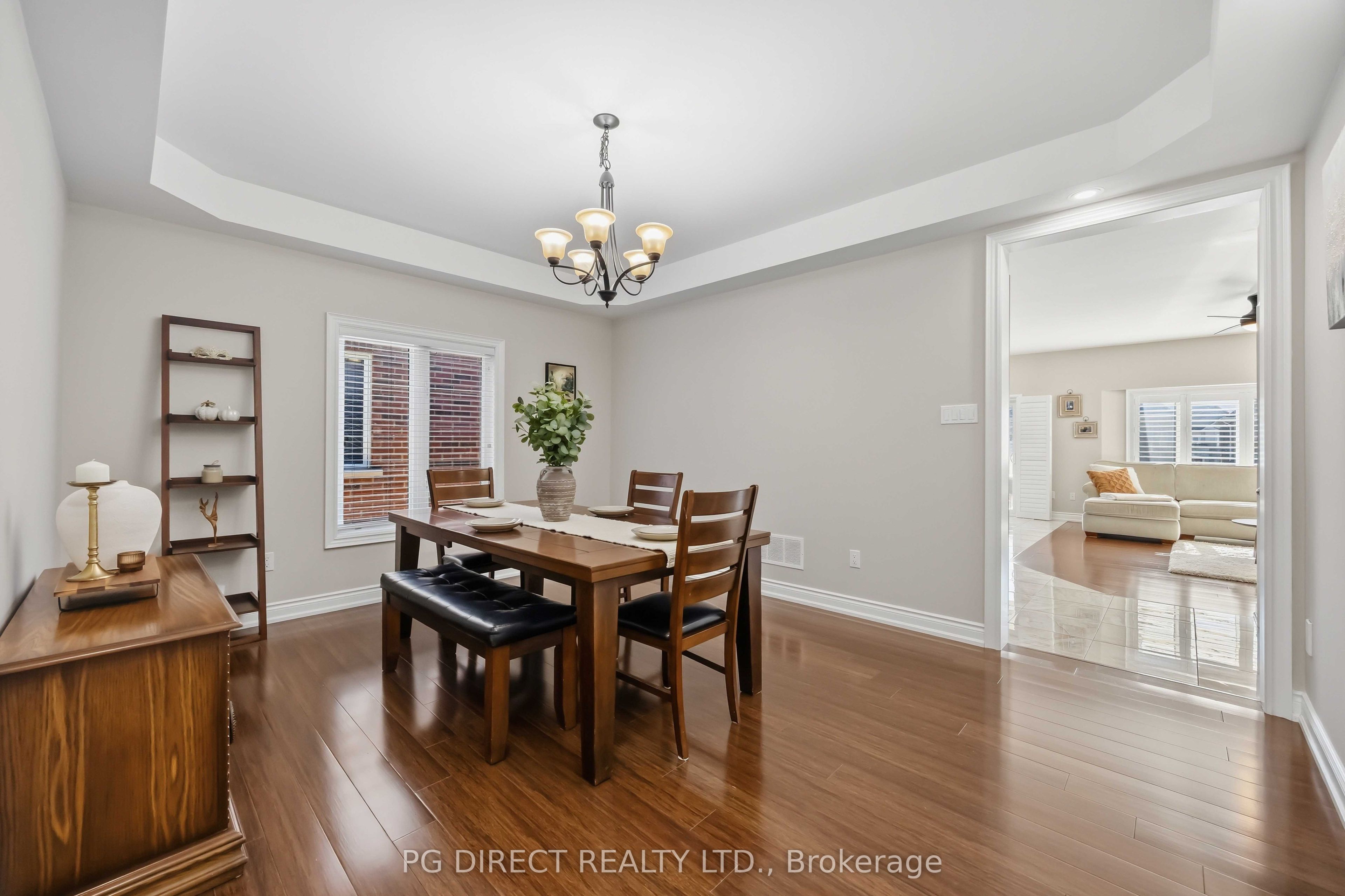 102 Ridge Gate Crescent Property Photo 8