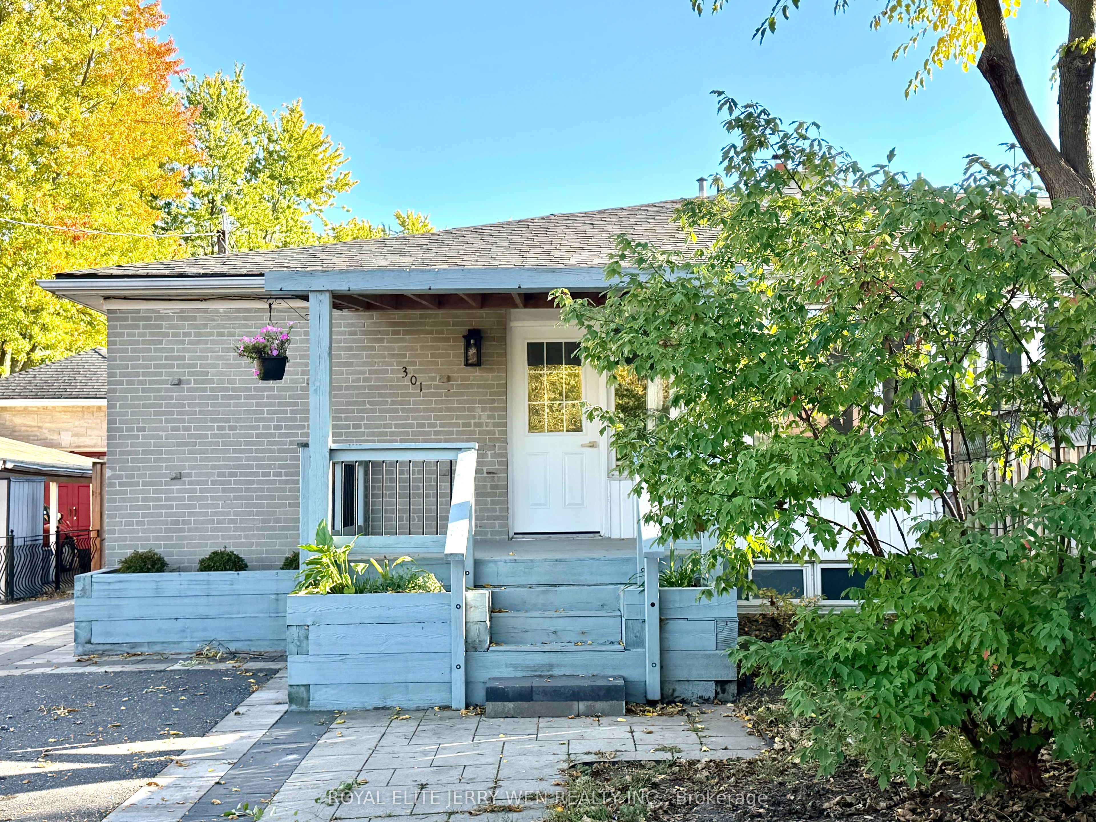 301 Axminster Drive Main Property Photo 1