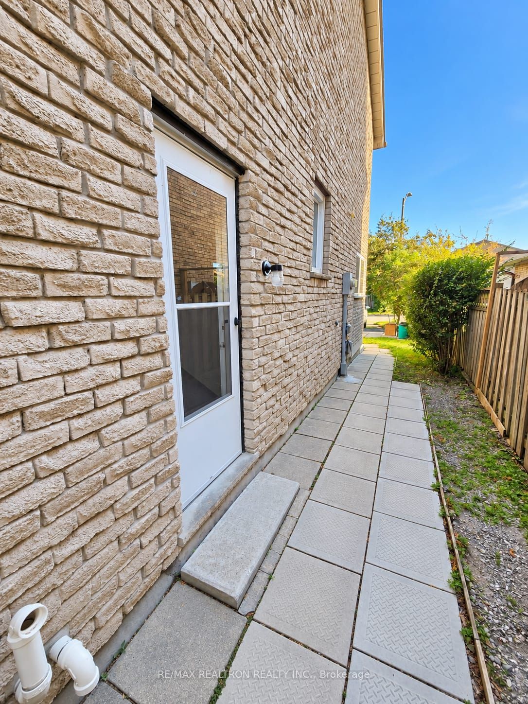 80 Upton Crescent Property Photo 1