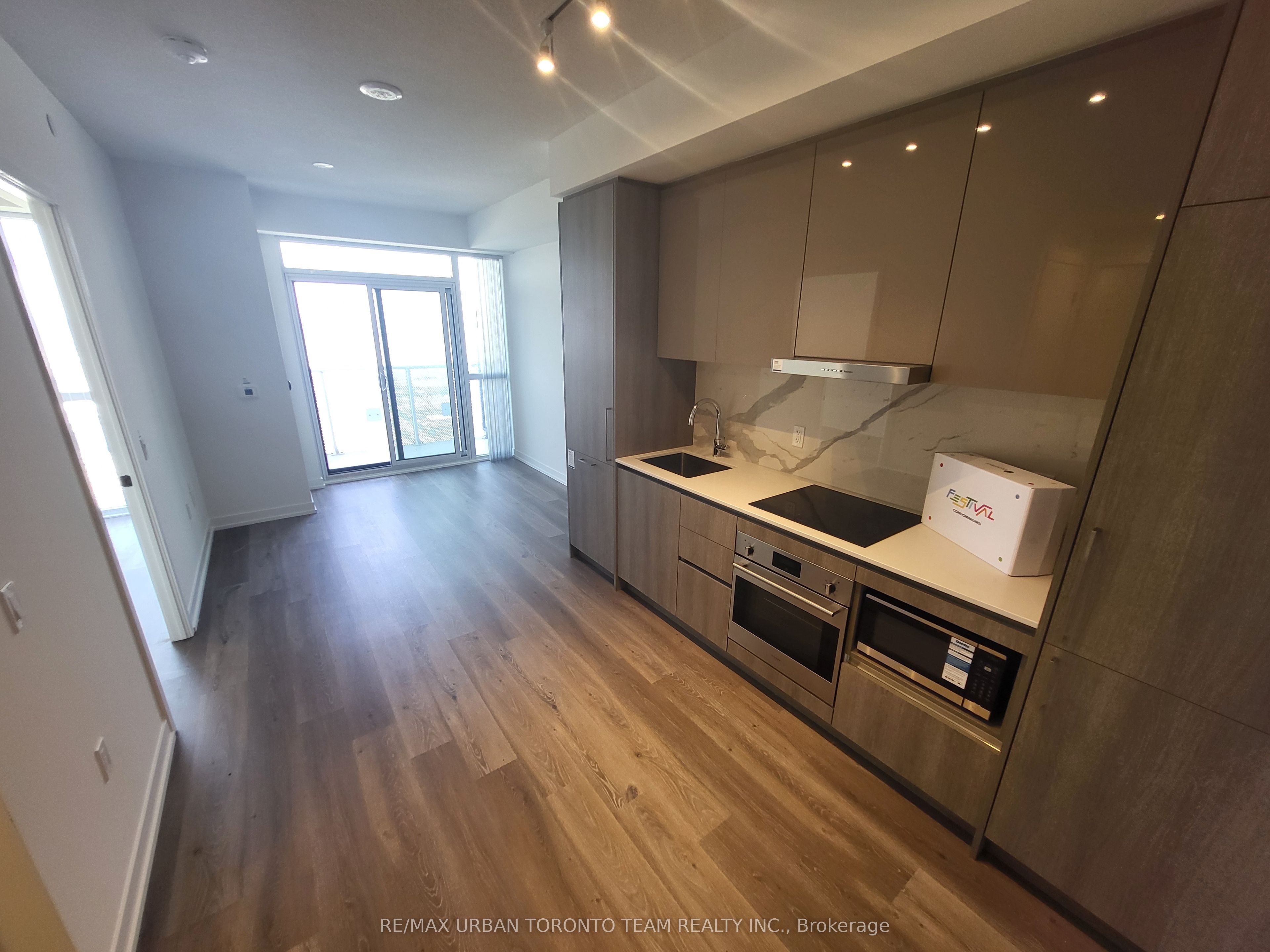 225 Commerce St Street 5910 Property Photo 2