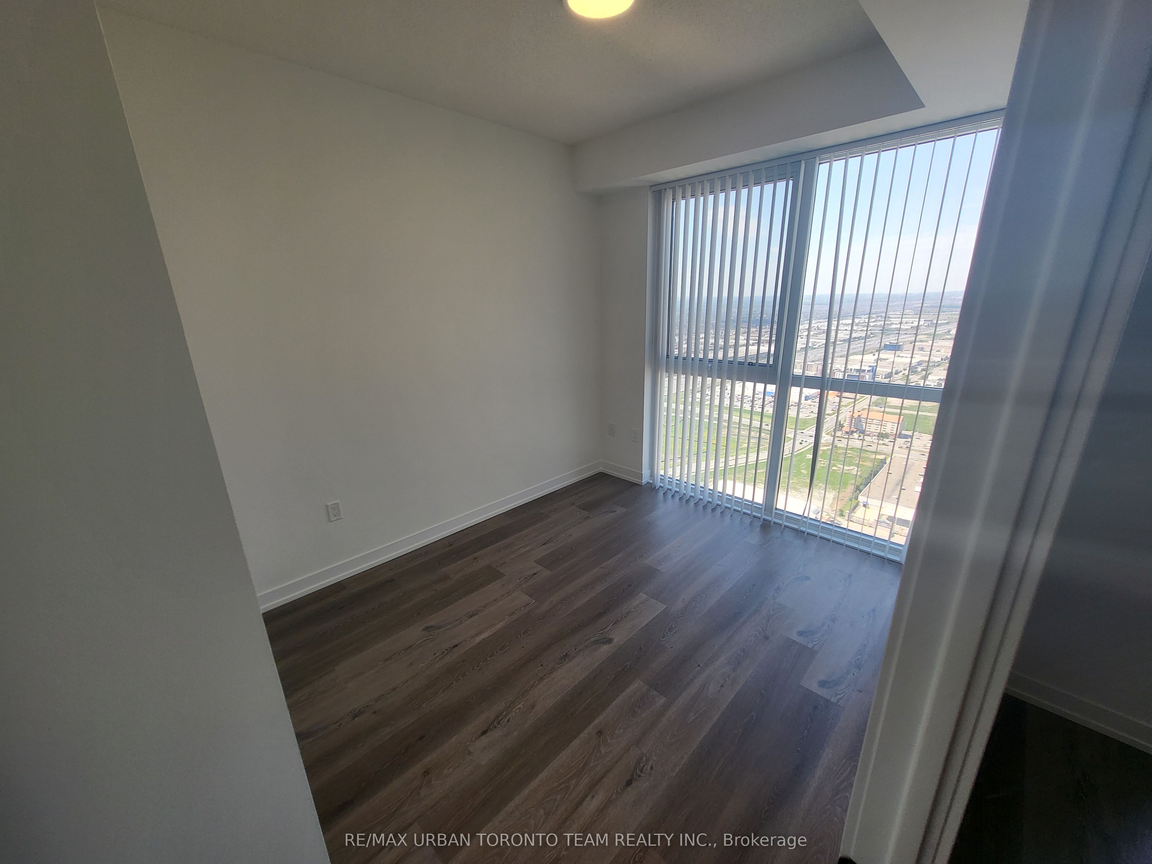 225 Commerce St Street 5910 Property Photo 6