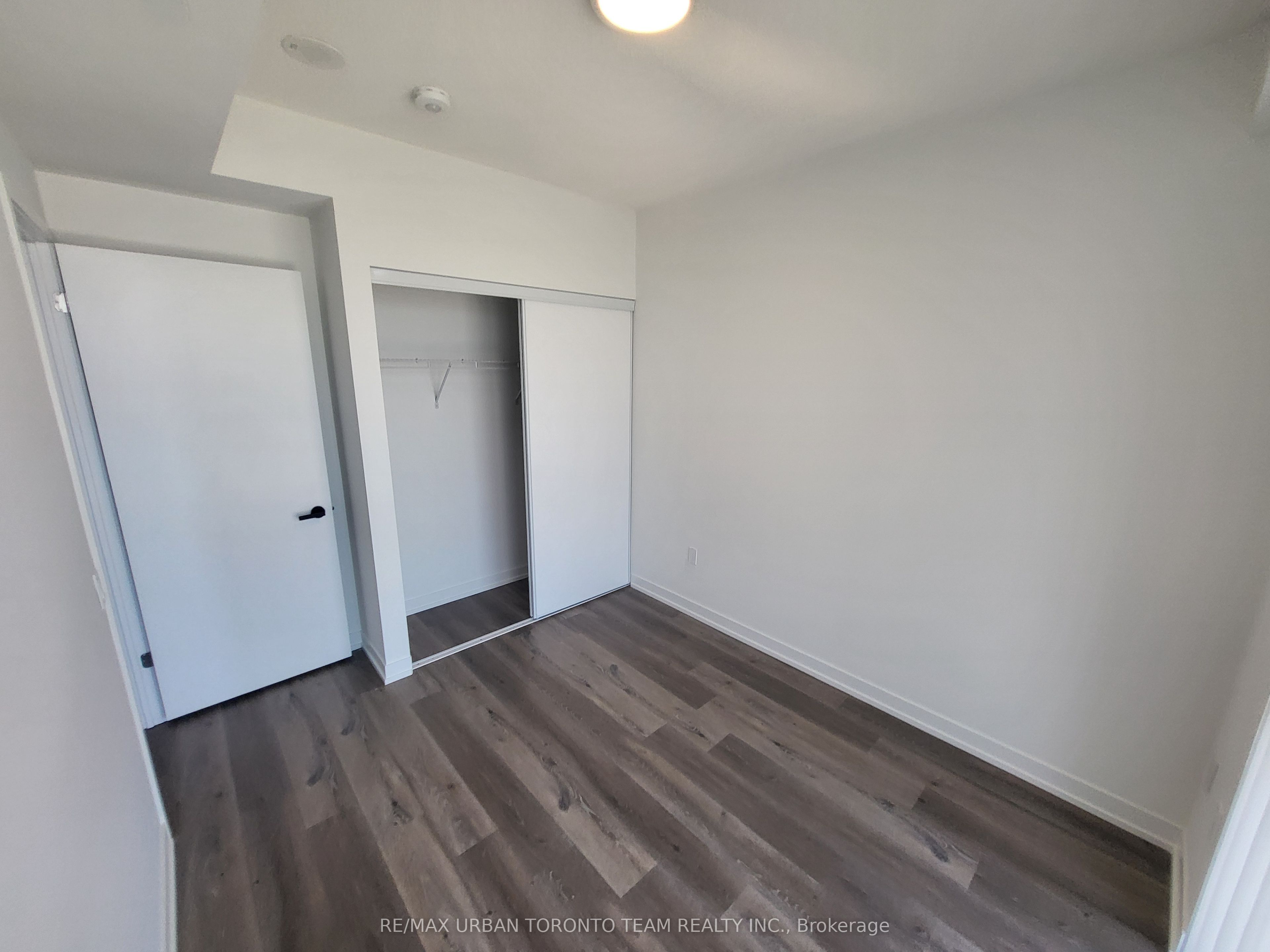 225 Commerce St Street 5910 Property Photo 7