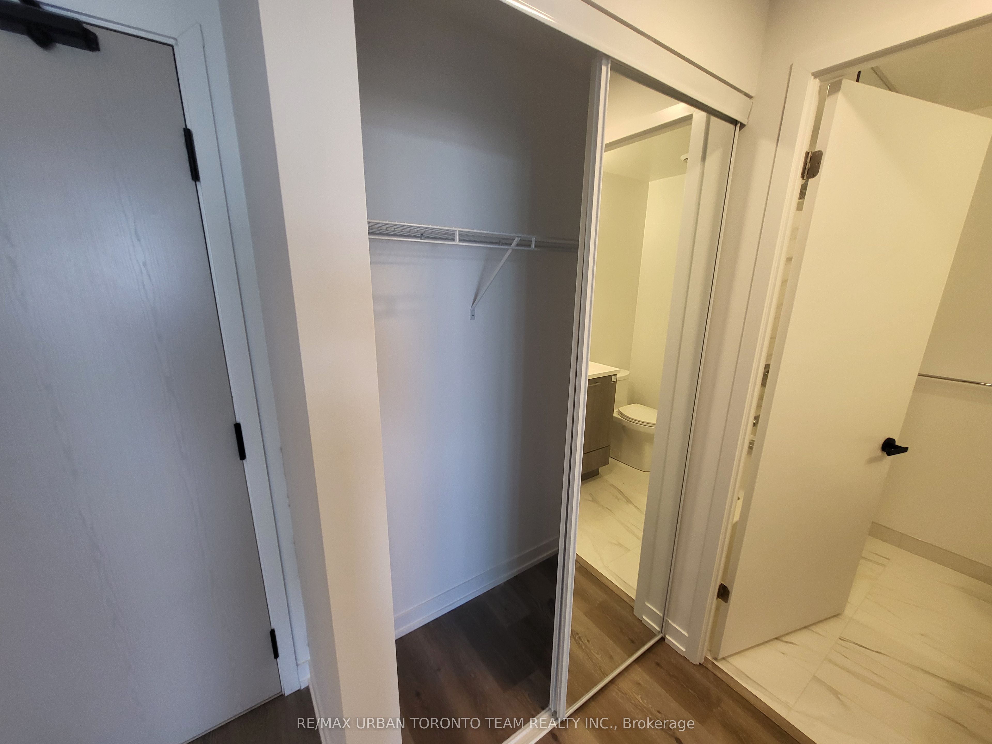 225 Commerce St Street 5910 Property Photo 8