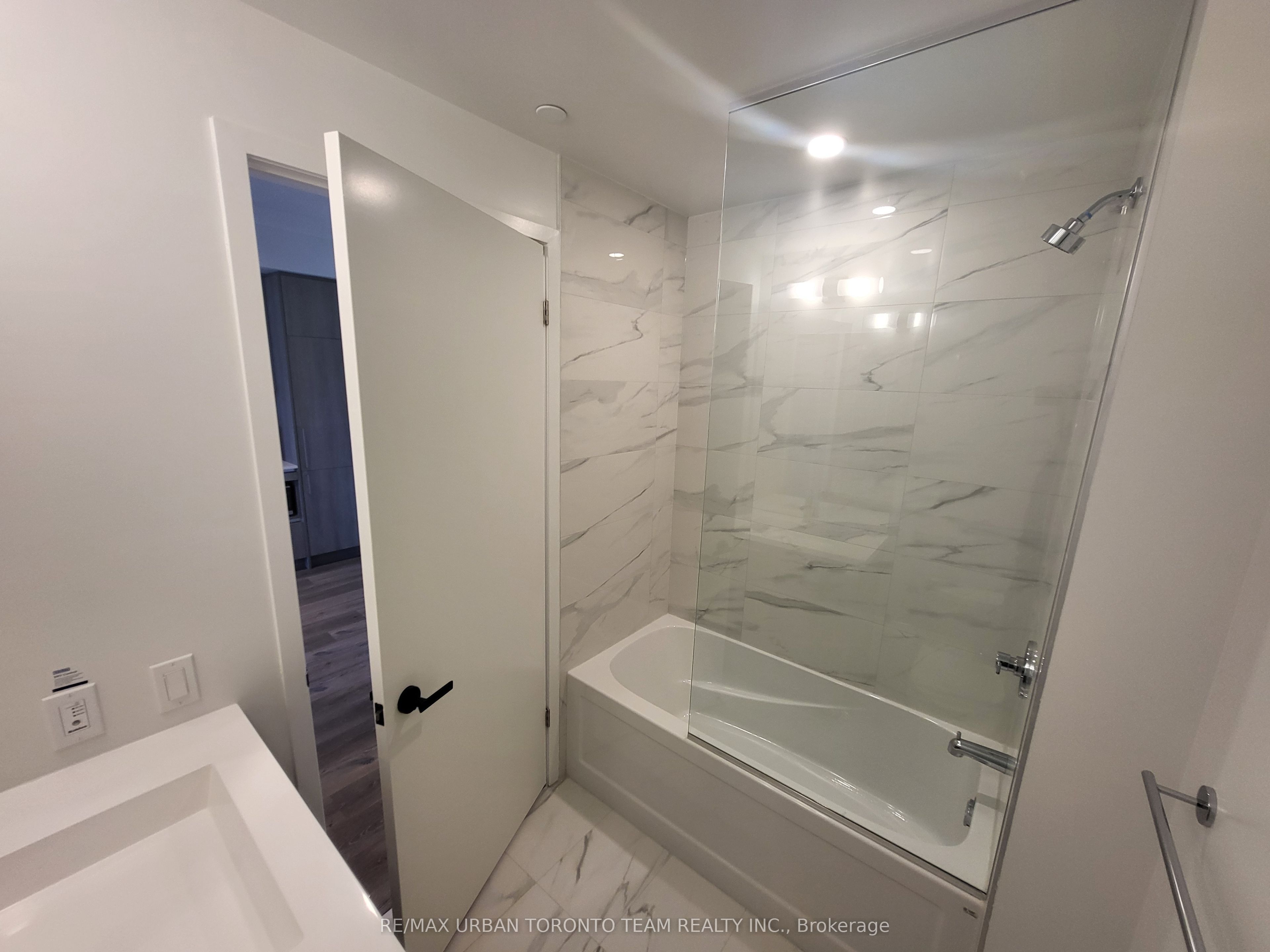 225 Commerce St Street 5910 Property Photo 10
