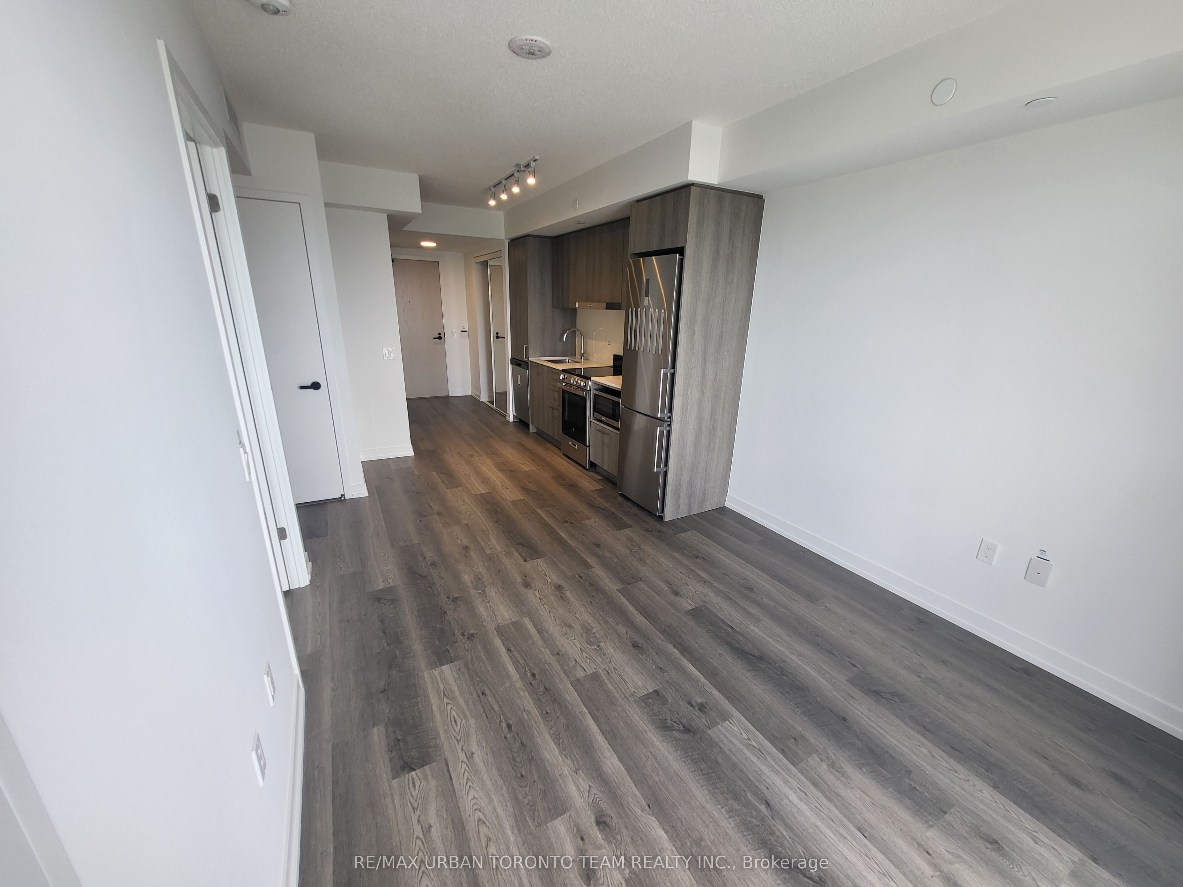 195 Commerce Street 2608 Property Photo 3