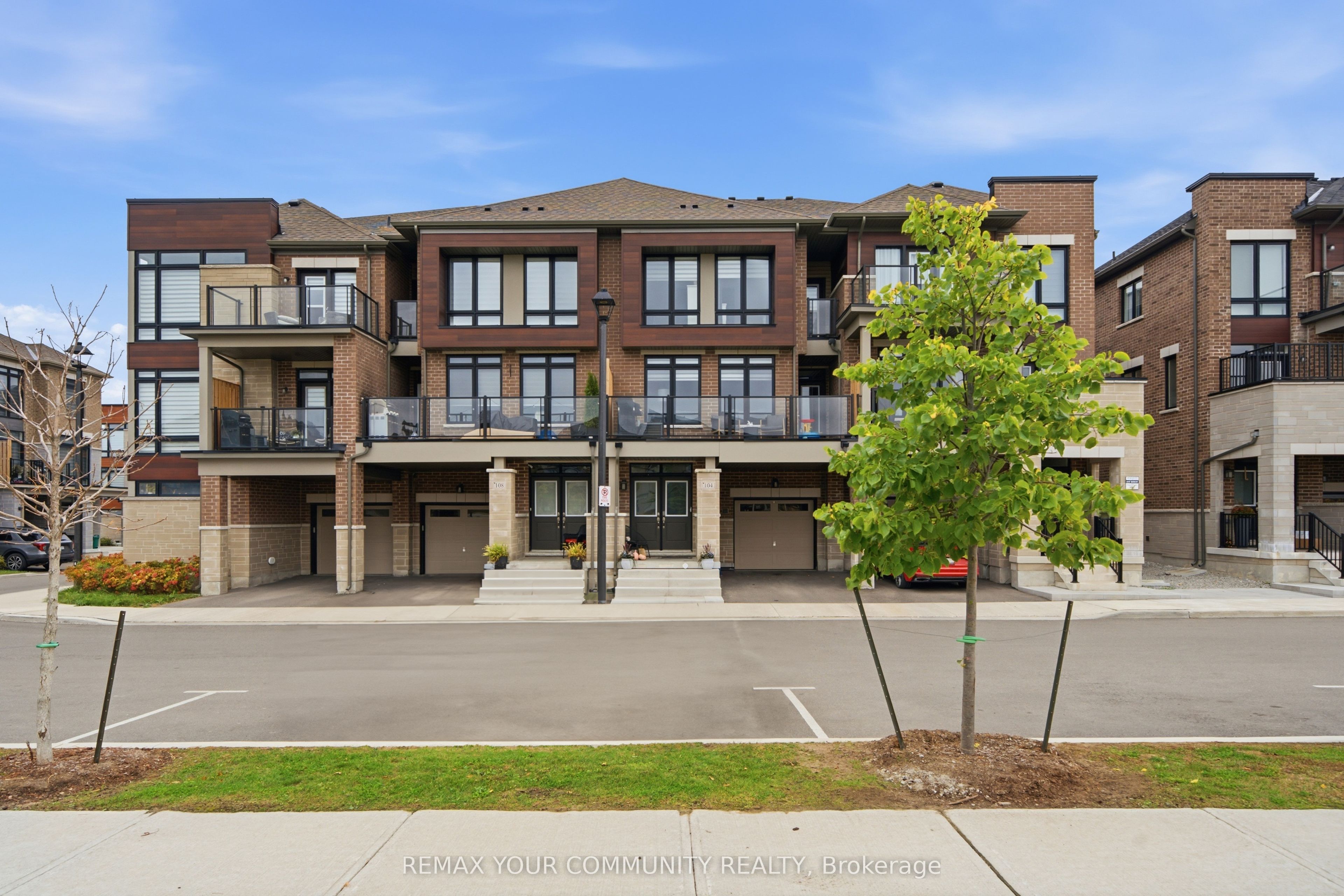104 Holyrood Crescent Property Photo 1