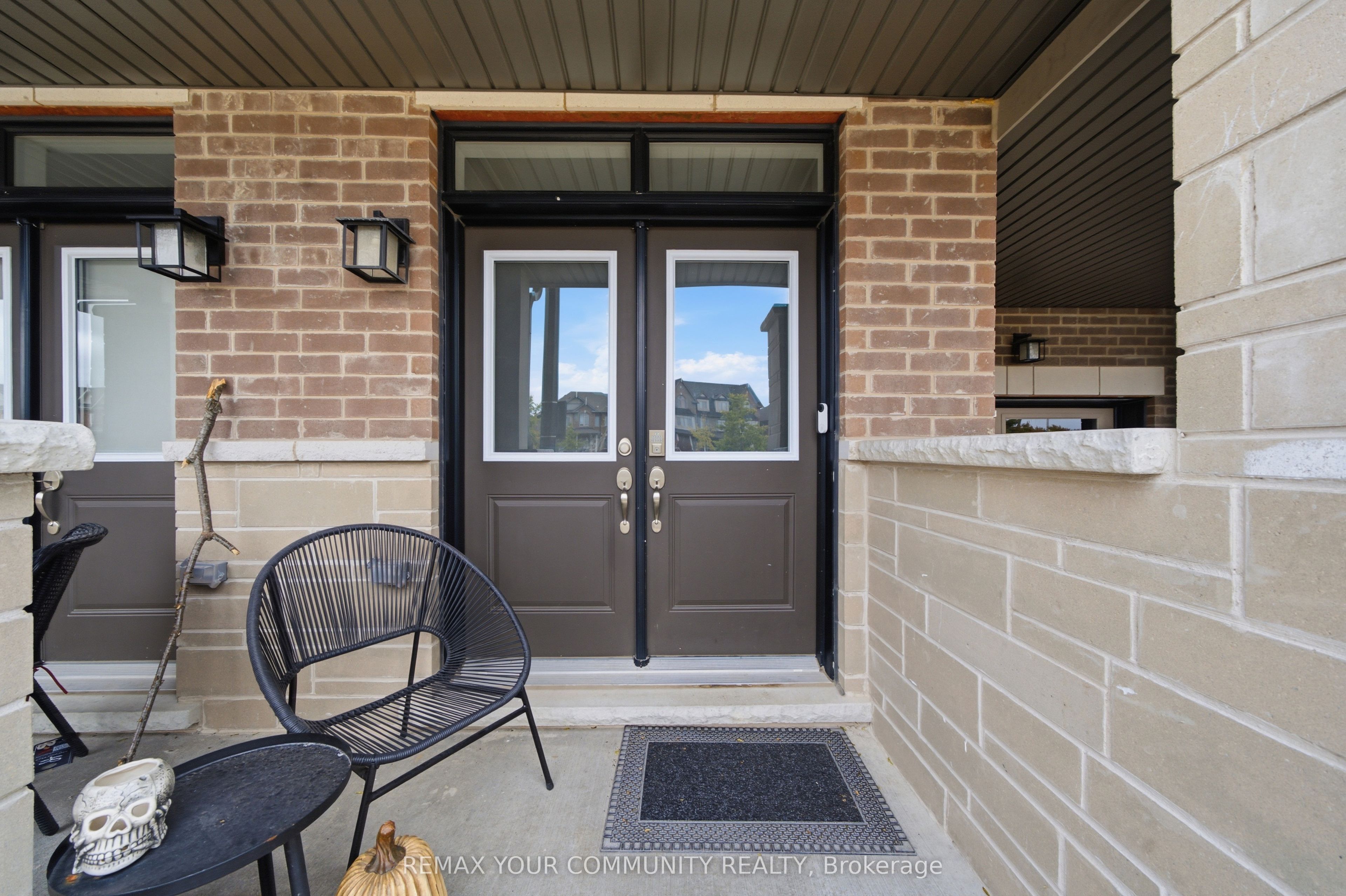 104 Holyrood Crescent Property Photo 5
