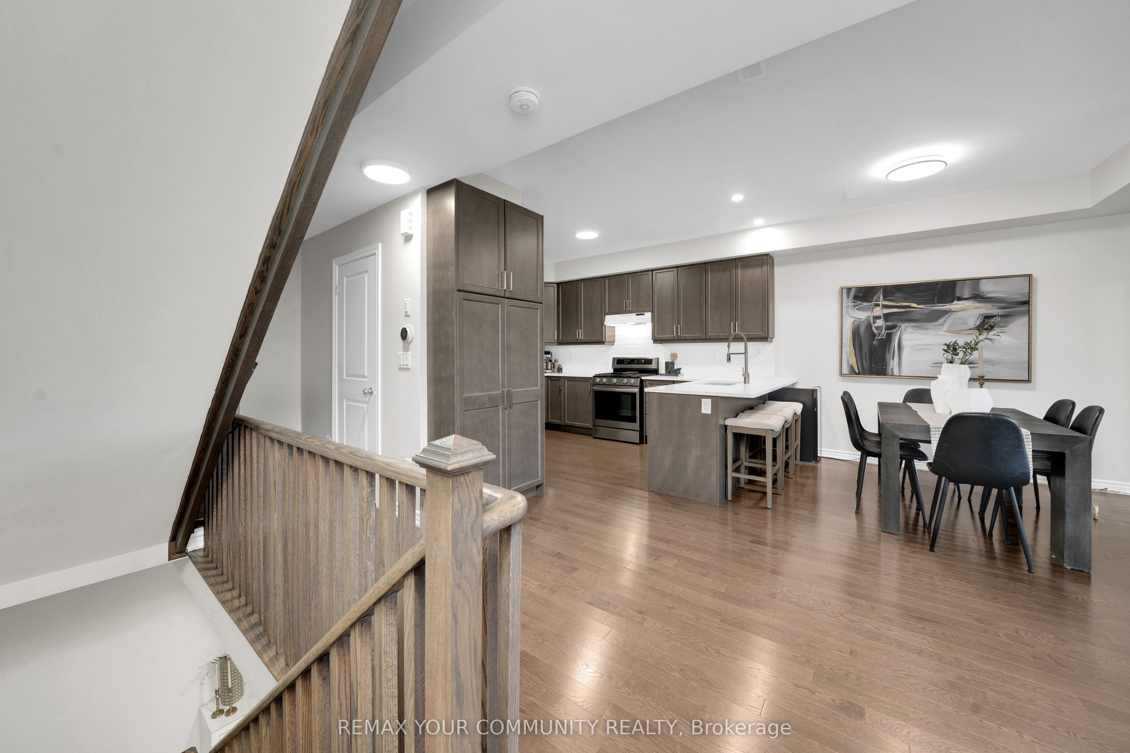 104 Holyrood Crescent Property Photo 9